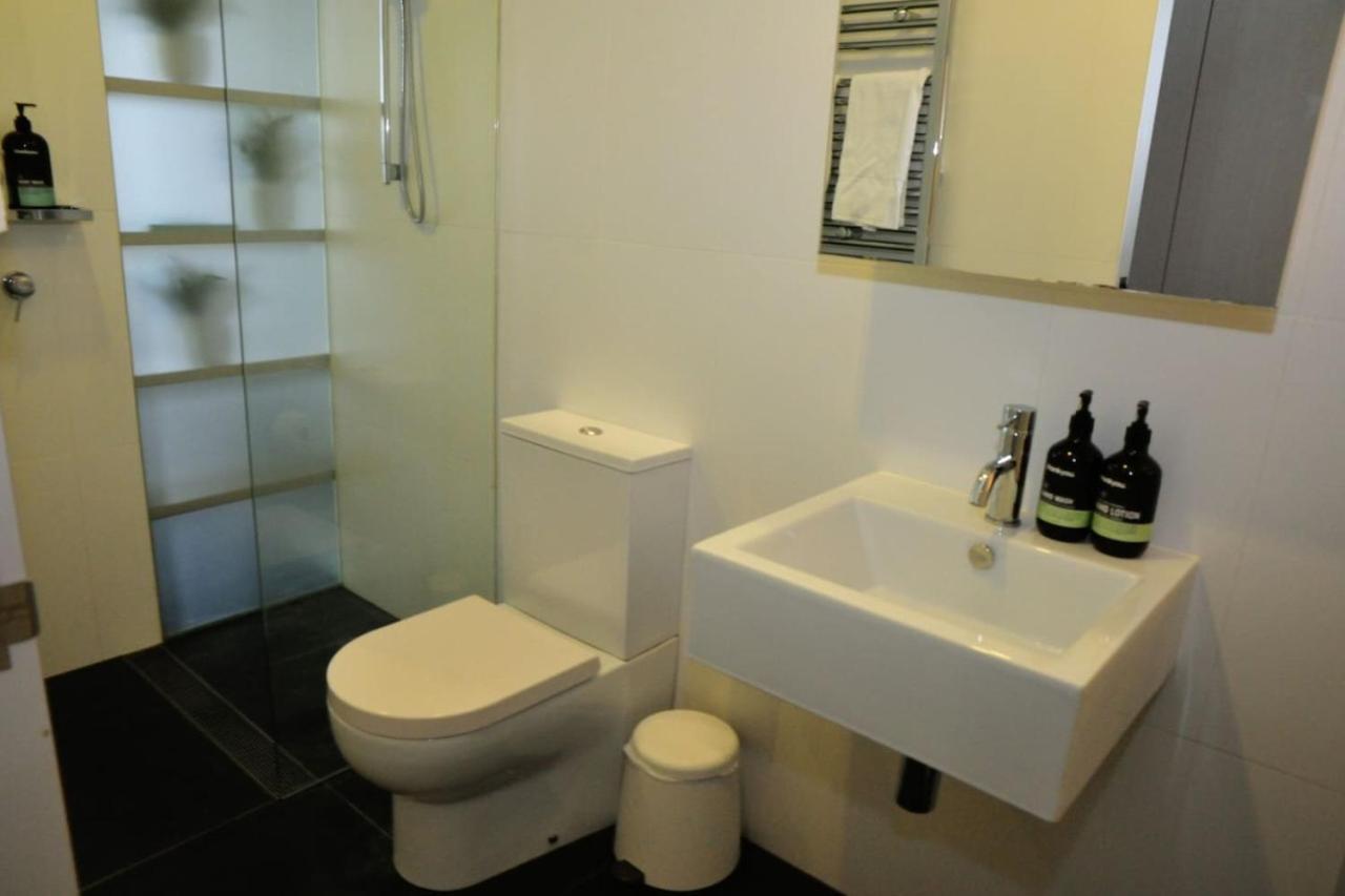Apartment View With Free Parking Canberra