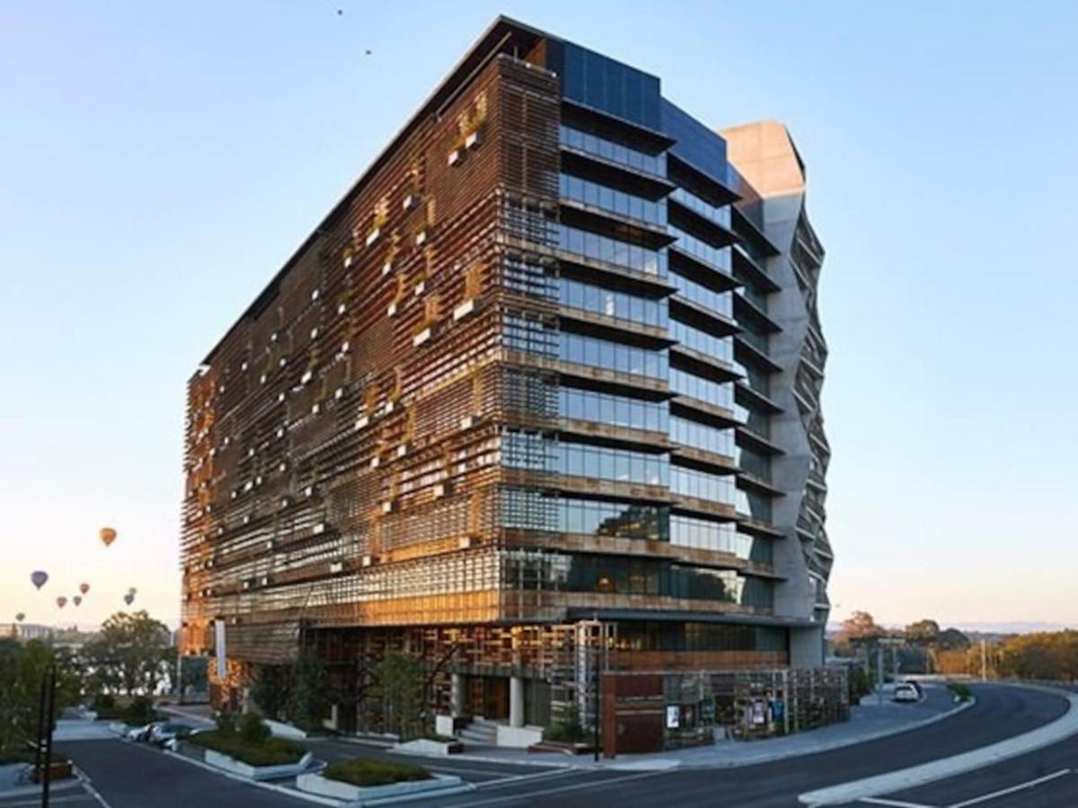 Apartment View With Free Parking Canberra