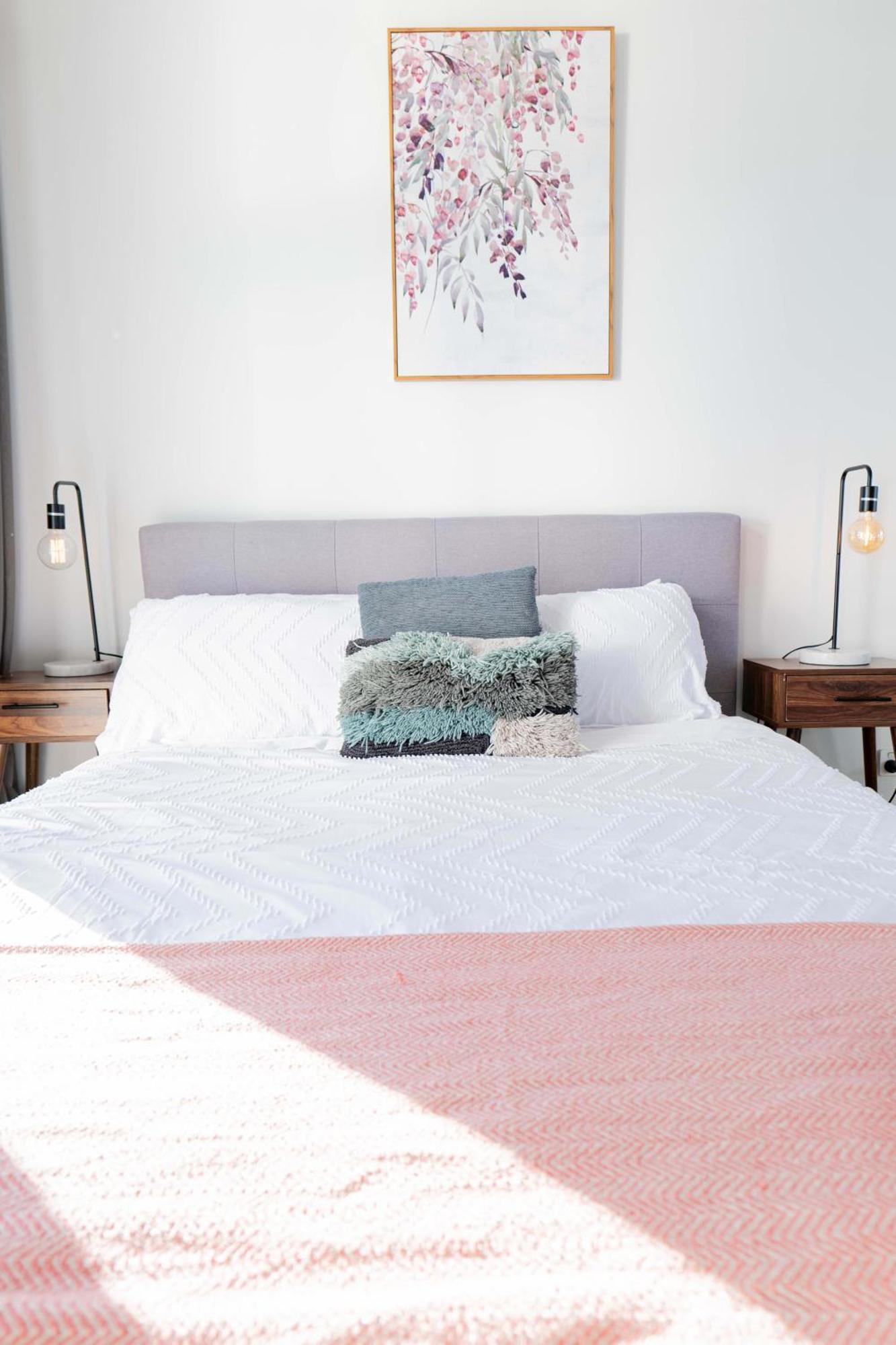 Apartment 2 Bedroom 2 Bath 1 Car On Lonsdale Street