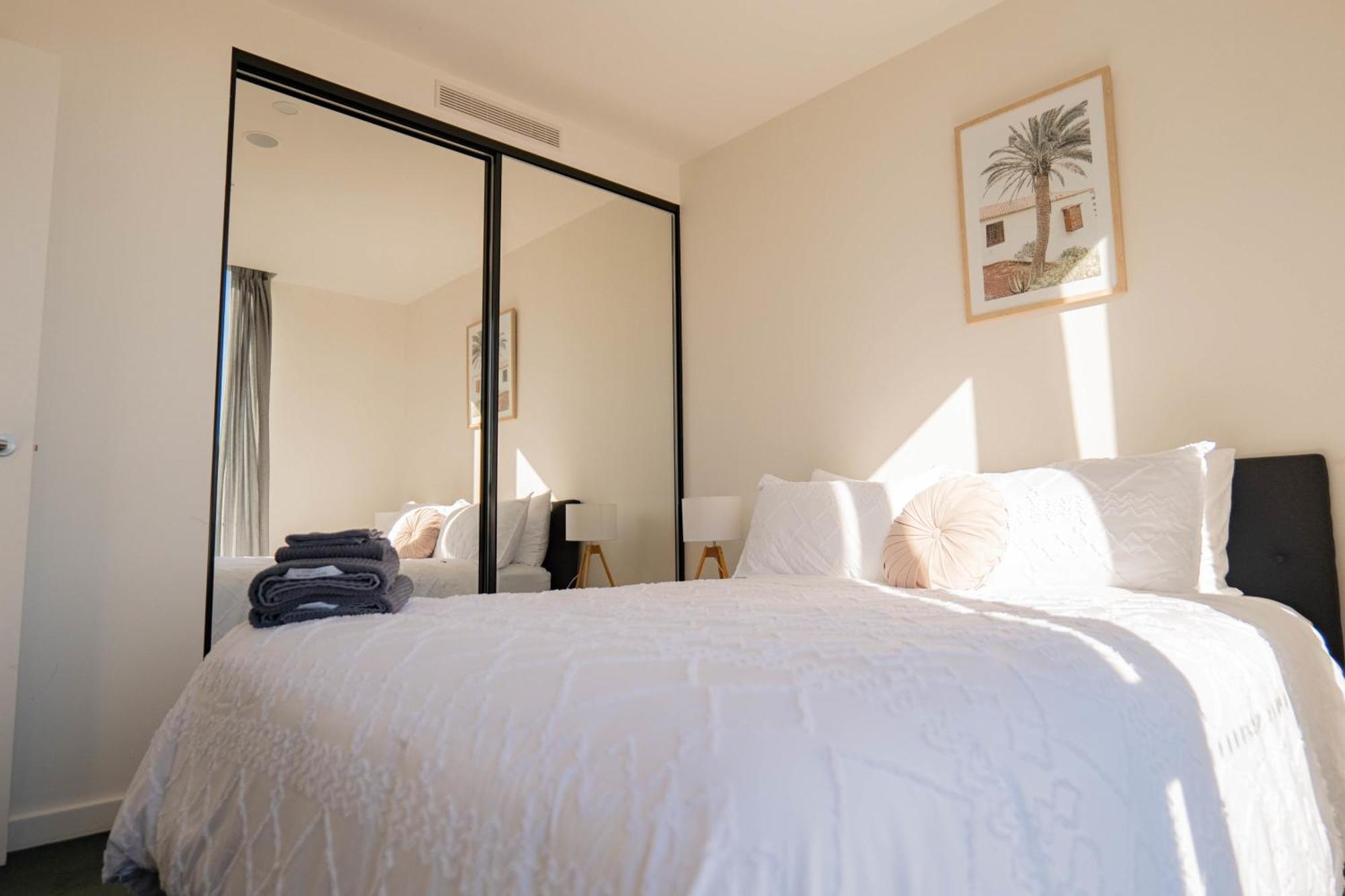 2 Bedroom Family Business Friendly Cbd Anu Apartment