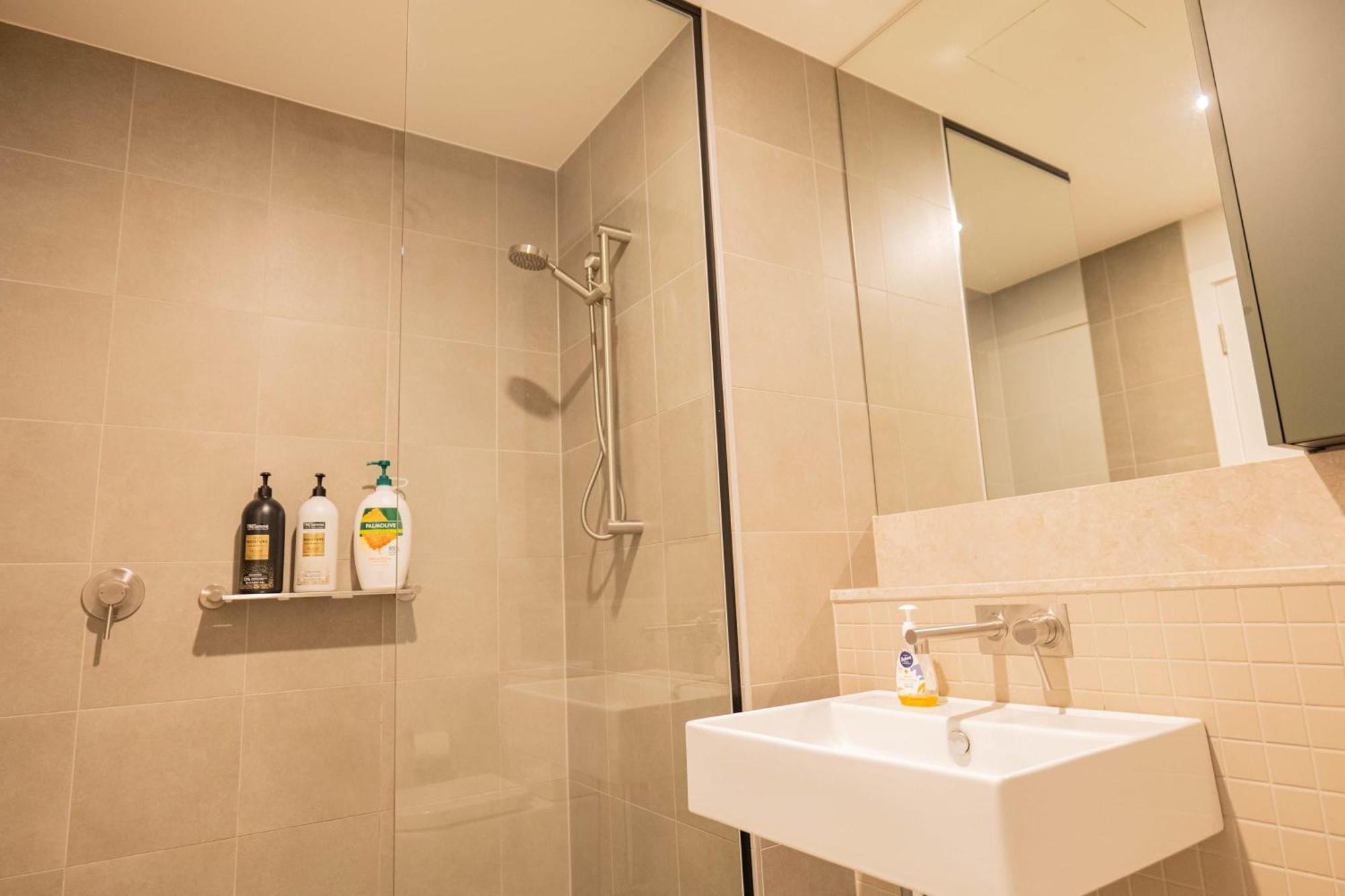 2 Bedroom Family Business Friendly Cbd Anu Apartment *