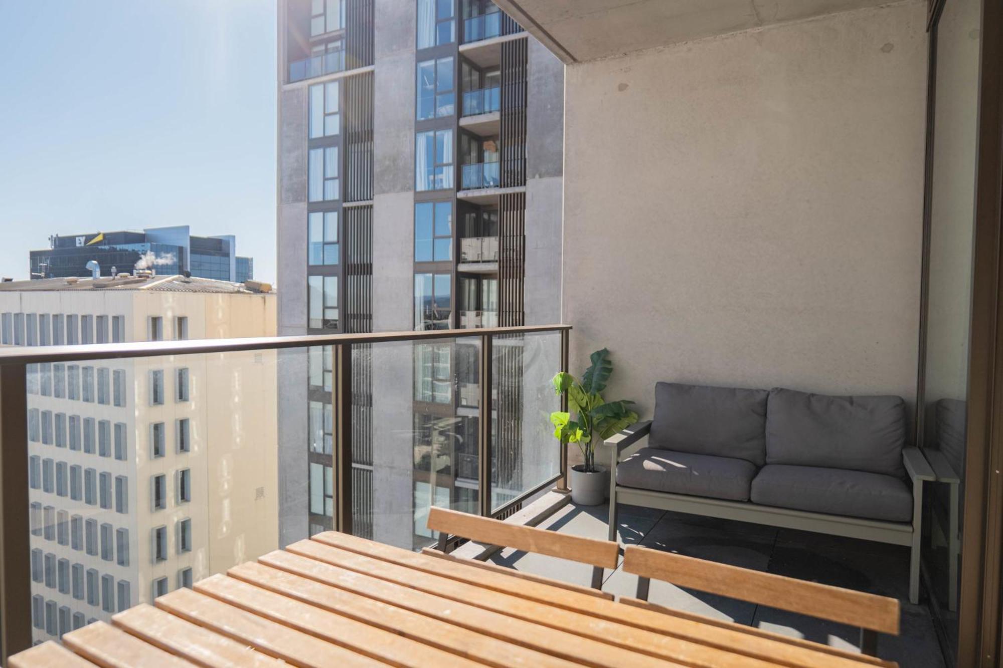 2 Bedroom Family Business Friendly Cbd Anu Apartment