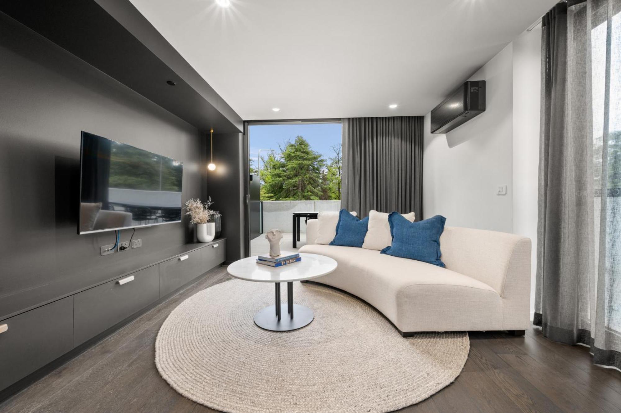 Braddon With Communal Bbq Apartment *