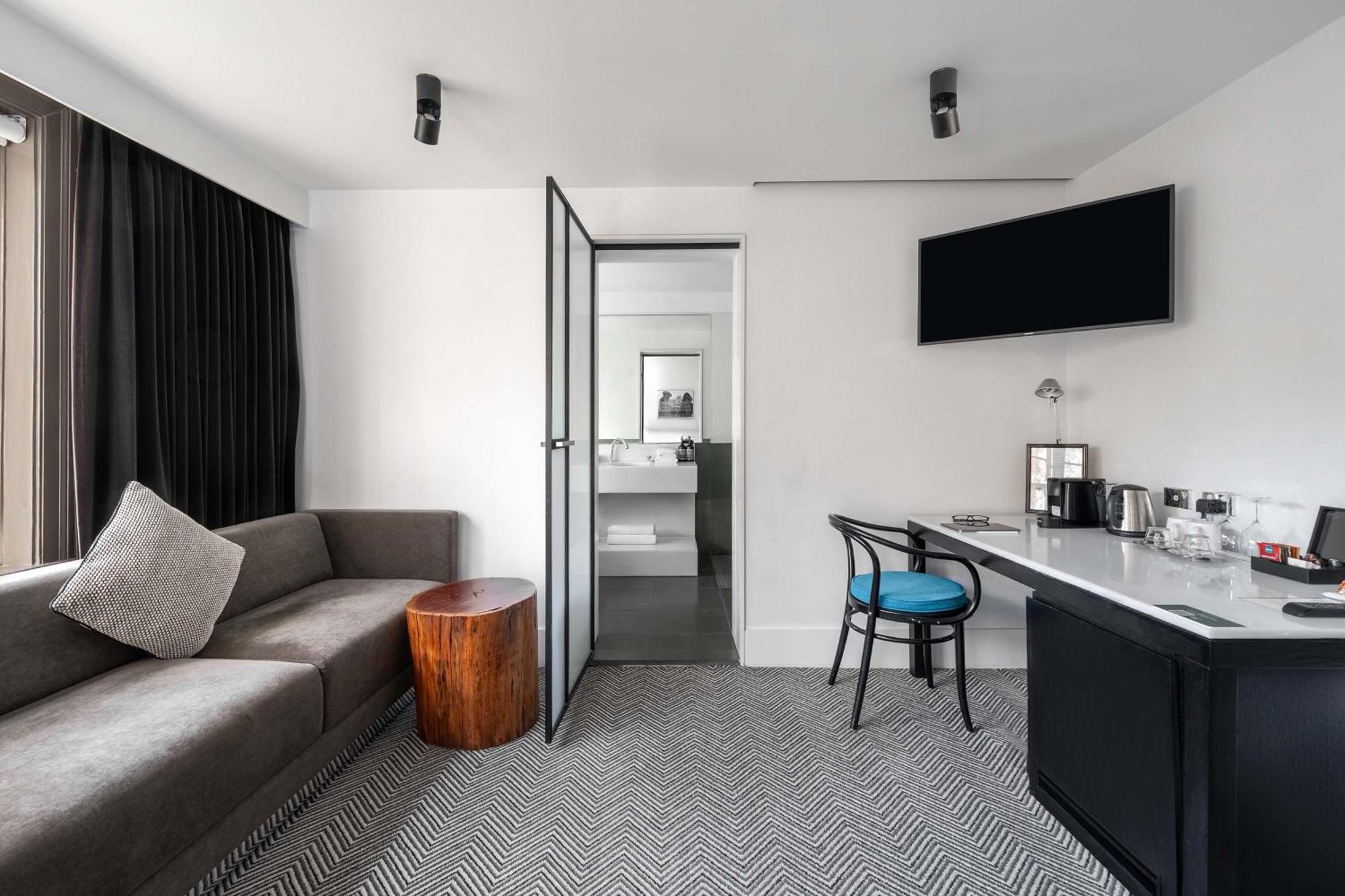 Peppers Gallery Hotel