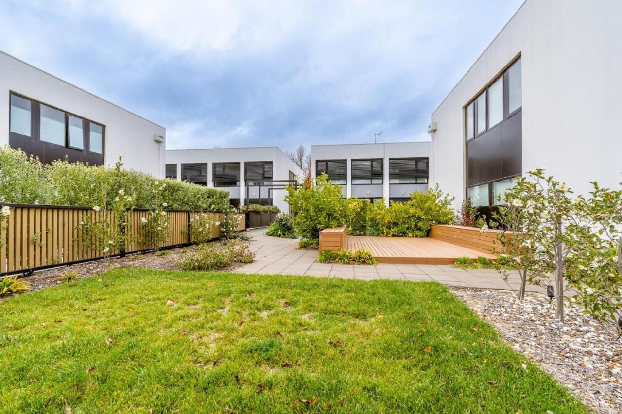 2-storey Lumiere Townhouse With Private Courtyard Holiday home Canberra