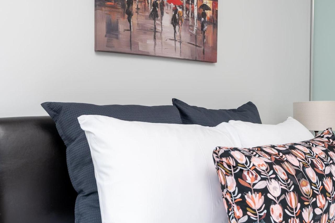 Modern 2br In The Heart Of The Canberra