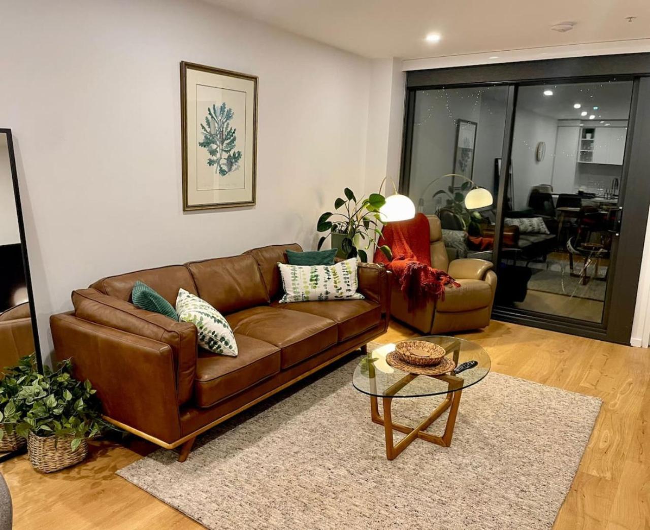 Apartment Modern 2br In The Heart Of The *