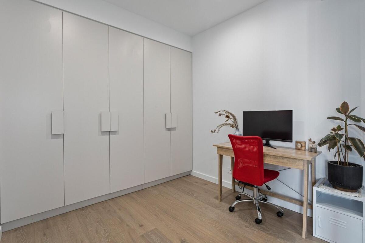 Perfect Location With 5 Star Amenities Apartment Canberra