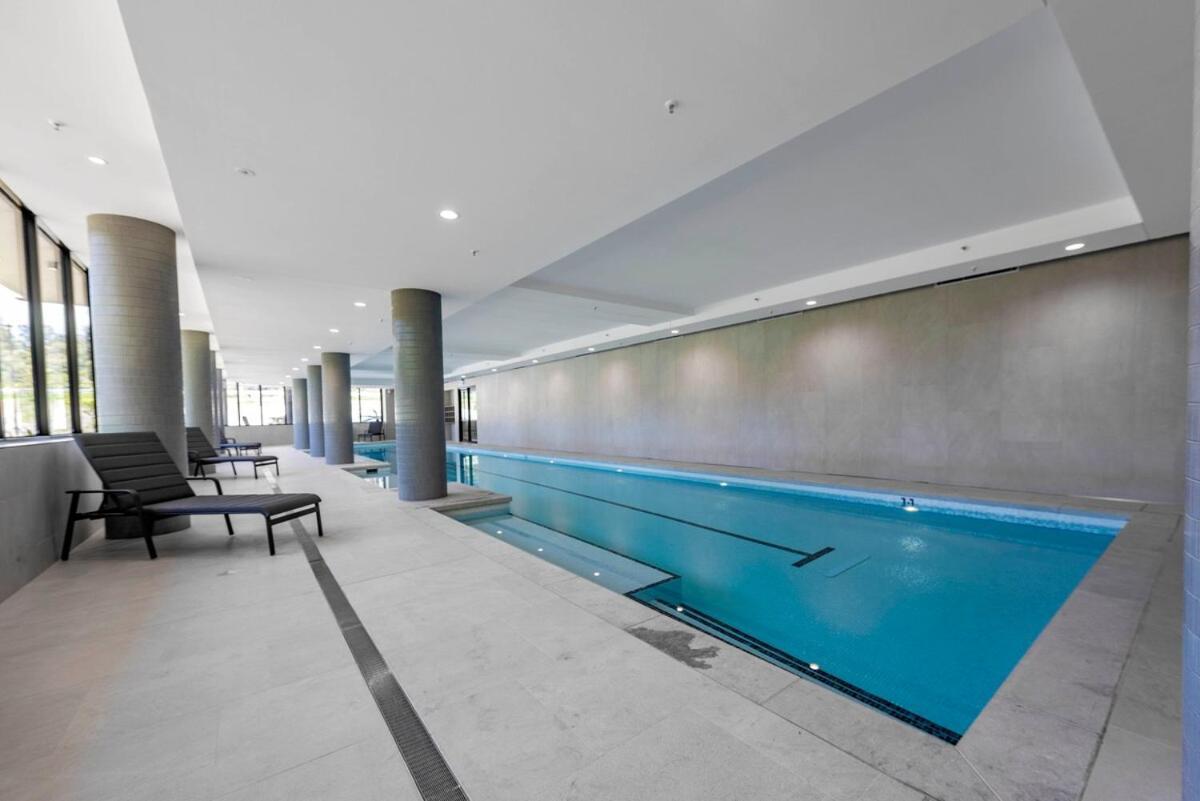 Apartment Perfect Location With 5 Star Amenities *