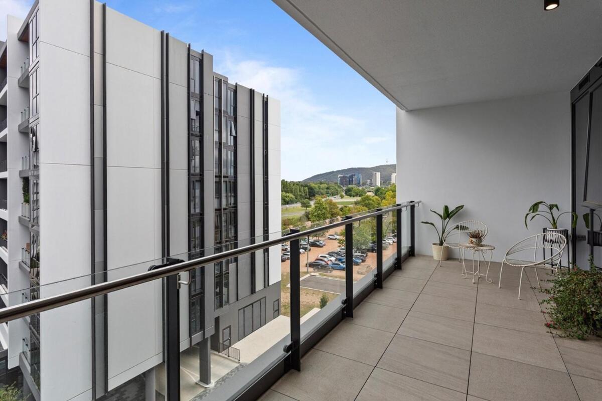 Apartment Perfect Location With 5 Star Amenities