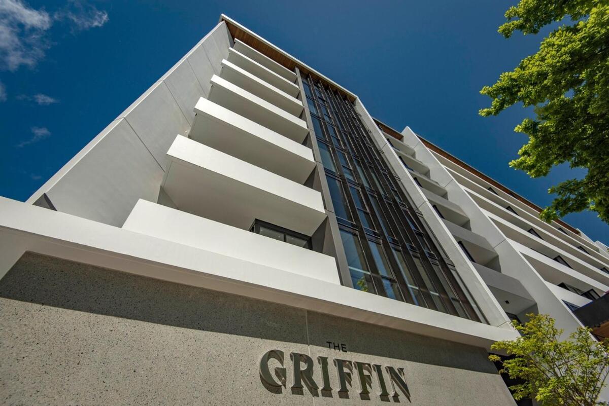 Apartment Perfect Location With 5 Star Amenities *