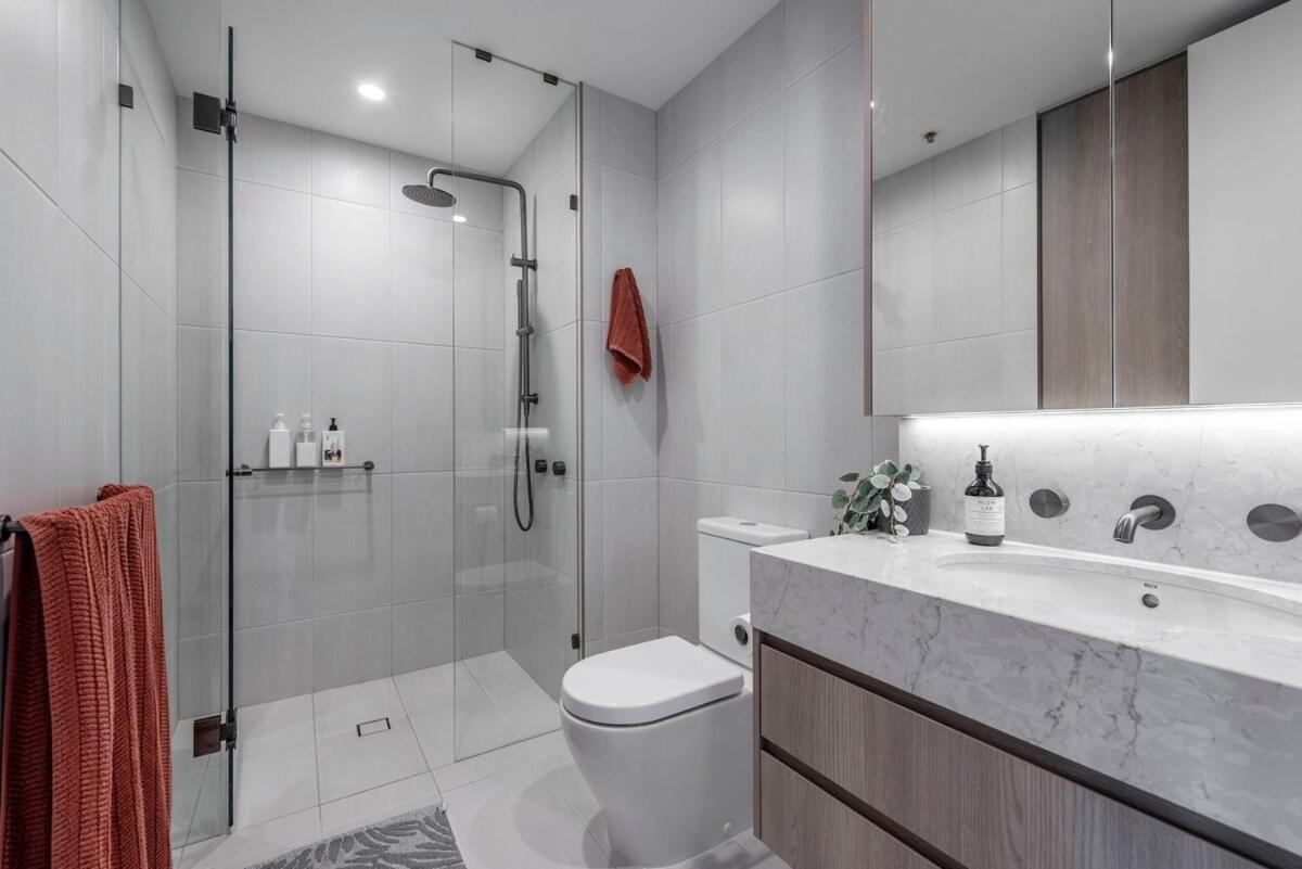 Perfect Location With 5 Star Amenities *