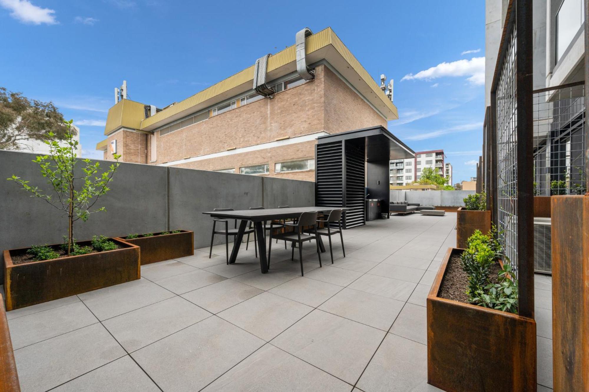 Cosy Braddon With Bbq Area Apartment