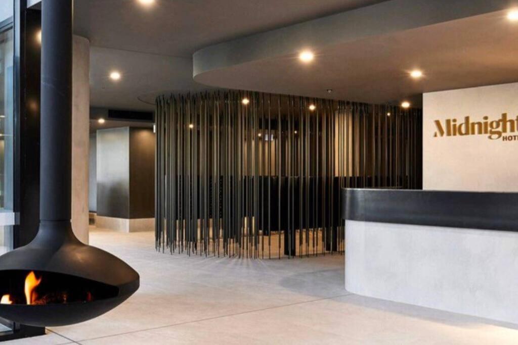 Midnight Luxe 2br 2bath 2car 528 In The Heart Of Braddon Pool Sauna Gym Secure Parking Wifi Wine *