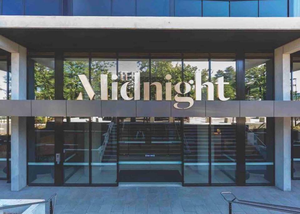 Midnight Luxe 2br 2bath 2car 528 In The Heart Of Braddon Pool Sauna Gym Secure Parking Wifi Wine Canberra