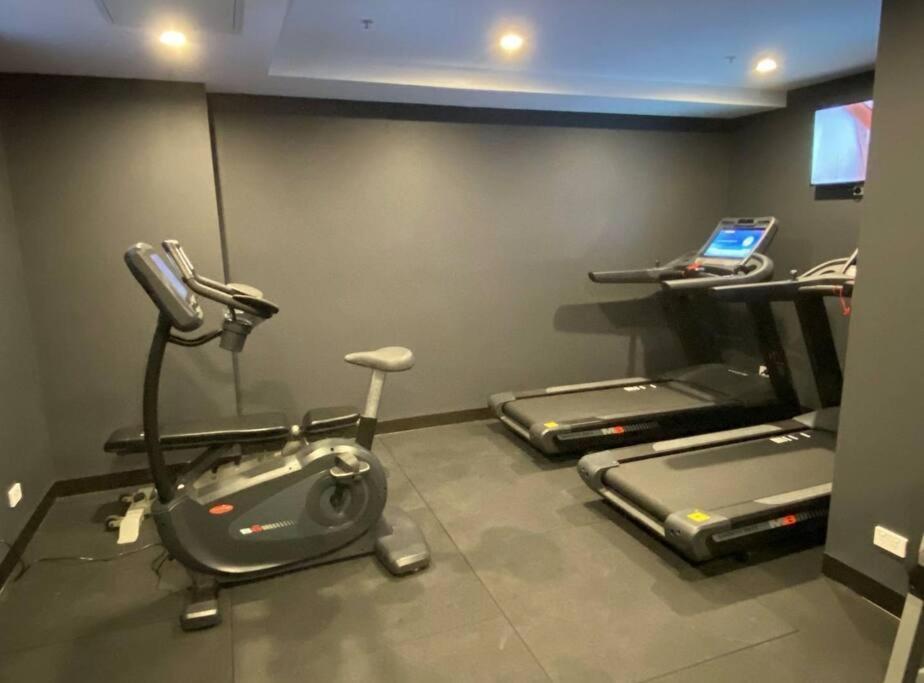 Midnight Luxe 2br 2bath 2car 528 In The Heart Of Braddon Pool Sauna Gym Secure Parking Wifi Wine * Canberra