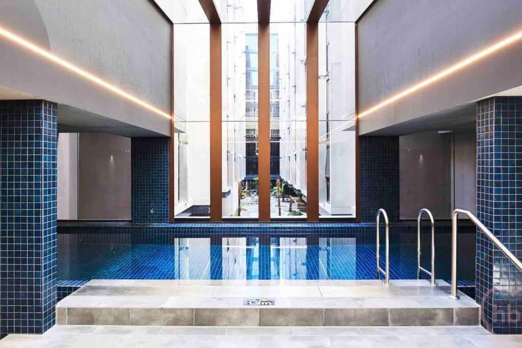 Midnight Luxe 2br 2bath 2car 528 In The Heart Of Braddon Pool Sauna Gym Secure Parking Wifi Wine Apartment Canberra