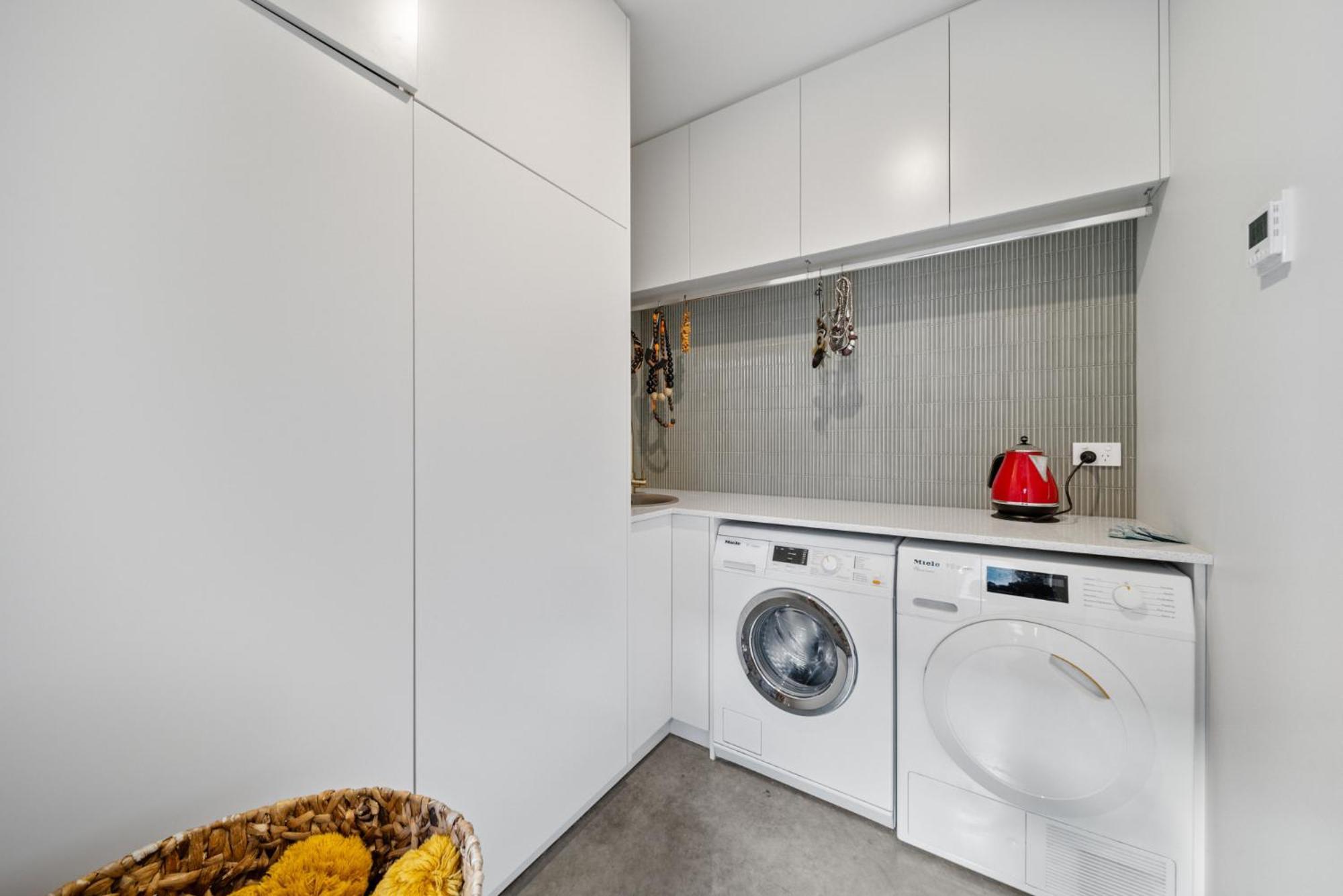 Luxurious 2-bed Pool, Lift, Alfresco Dining Holiday home Canberra