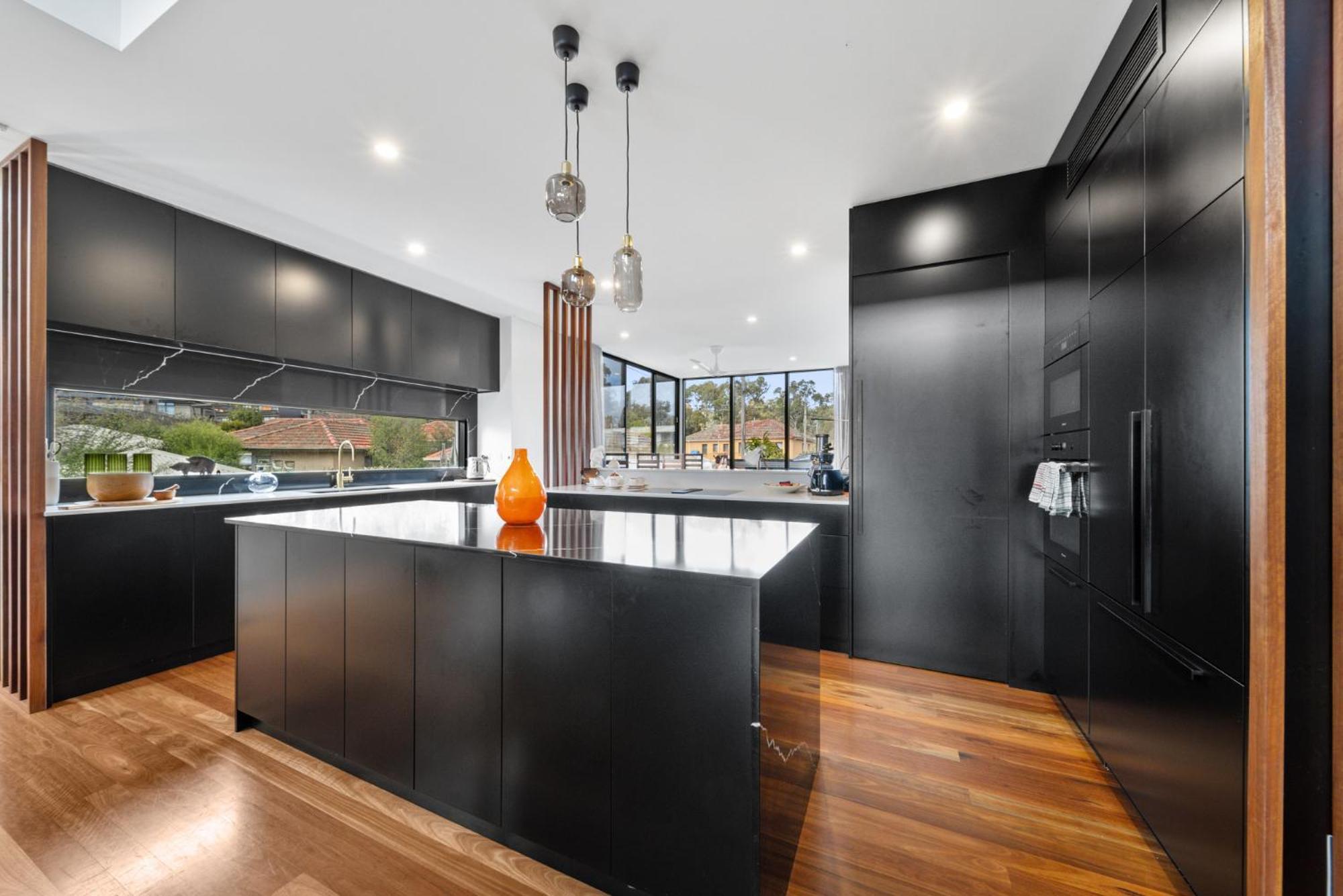 Luxurious 2-bed Pool, Lift, Alfresco Dining