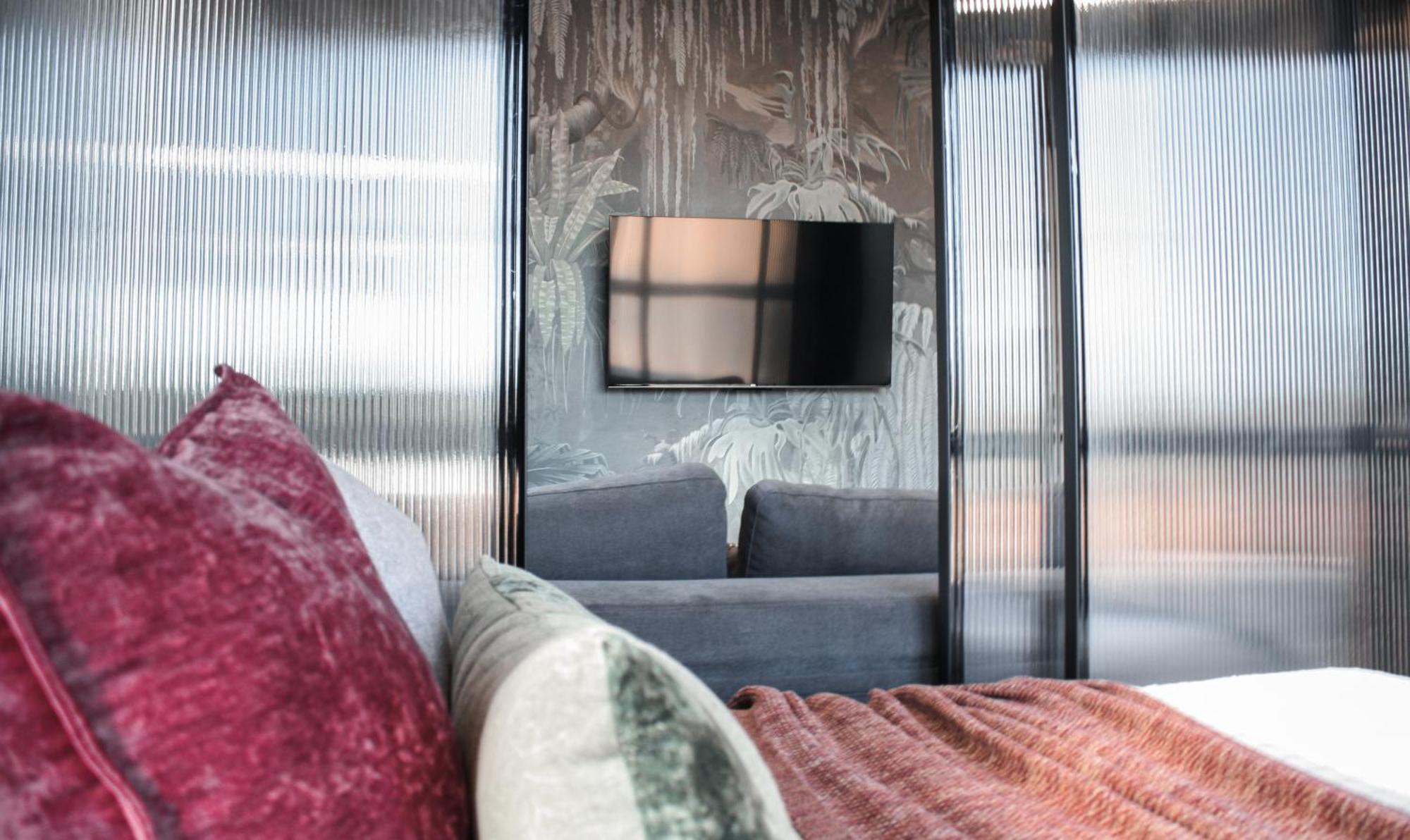 Apartment Braddon - Themed Micro In Canberra's Trendiest Neighborhood *