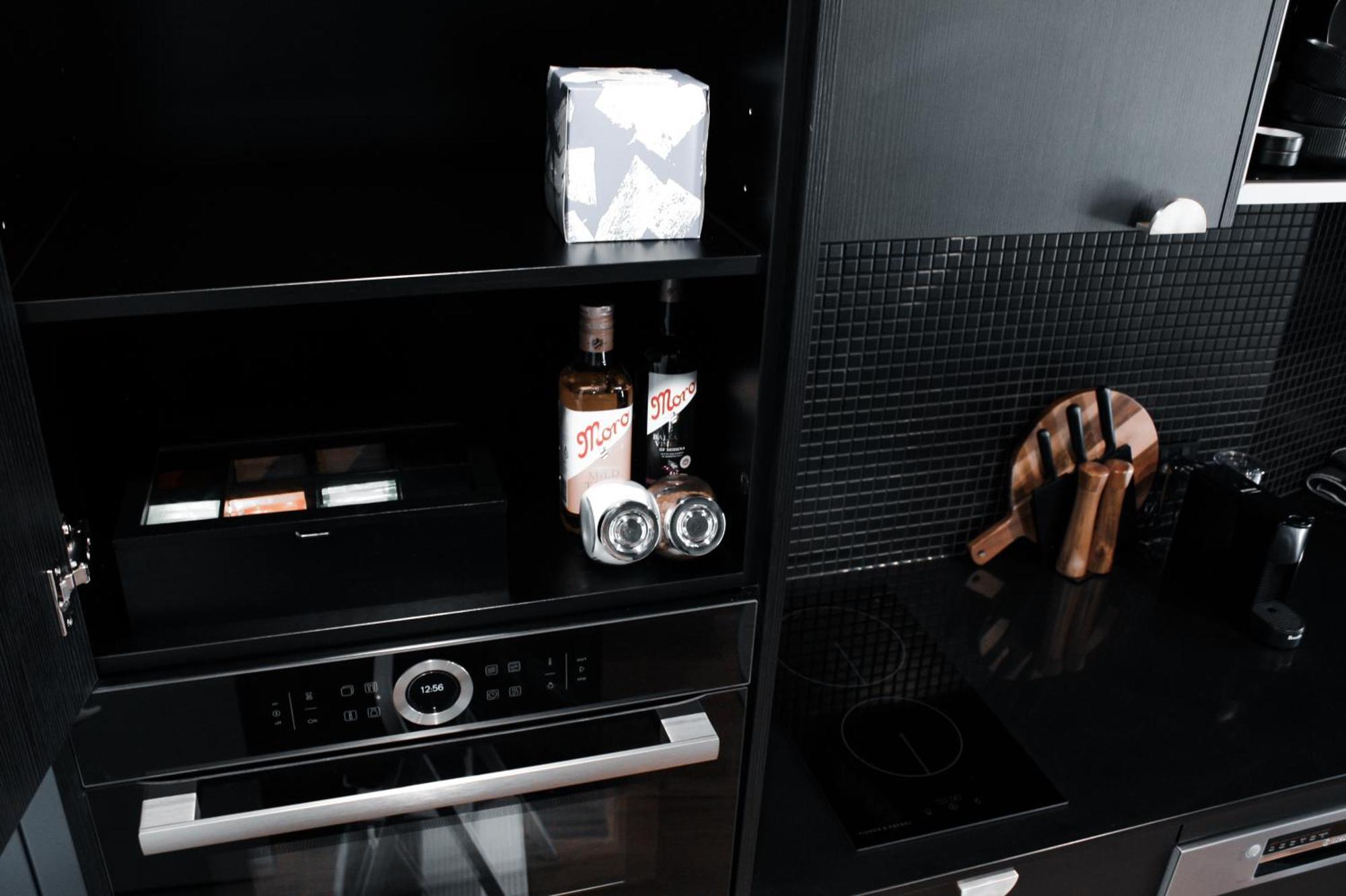 Braddon - Themed Micro In Canberra's Trendiest Neighborhood Apartment