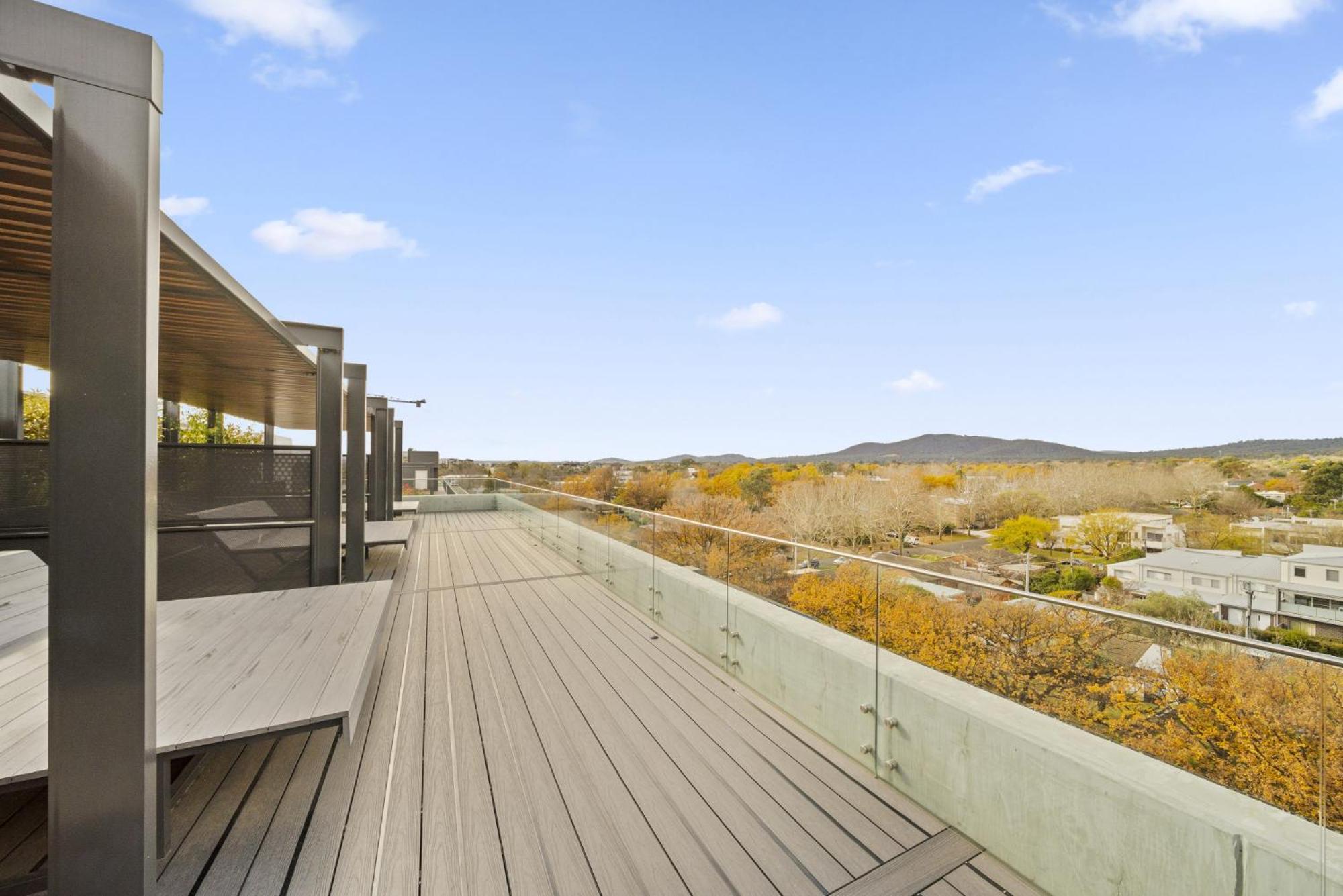 Sleek Inner-city 2-bed With Swimming Pool & Bbq Apartment