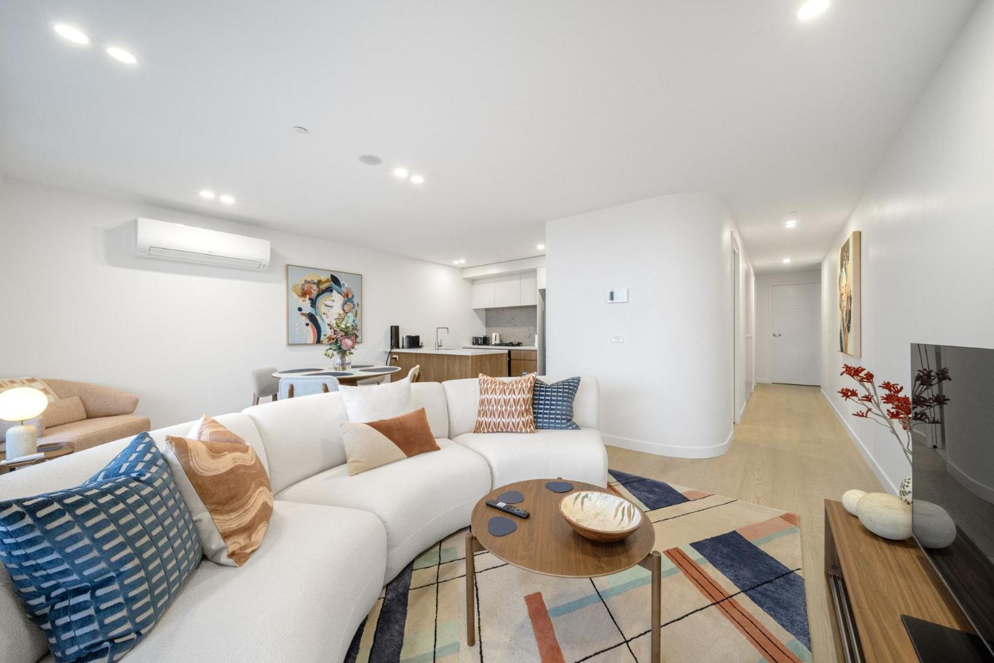 Sleek Inner-city 2-bed With Swimming Pool & Bbq * Canberra