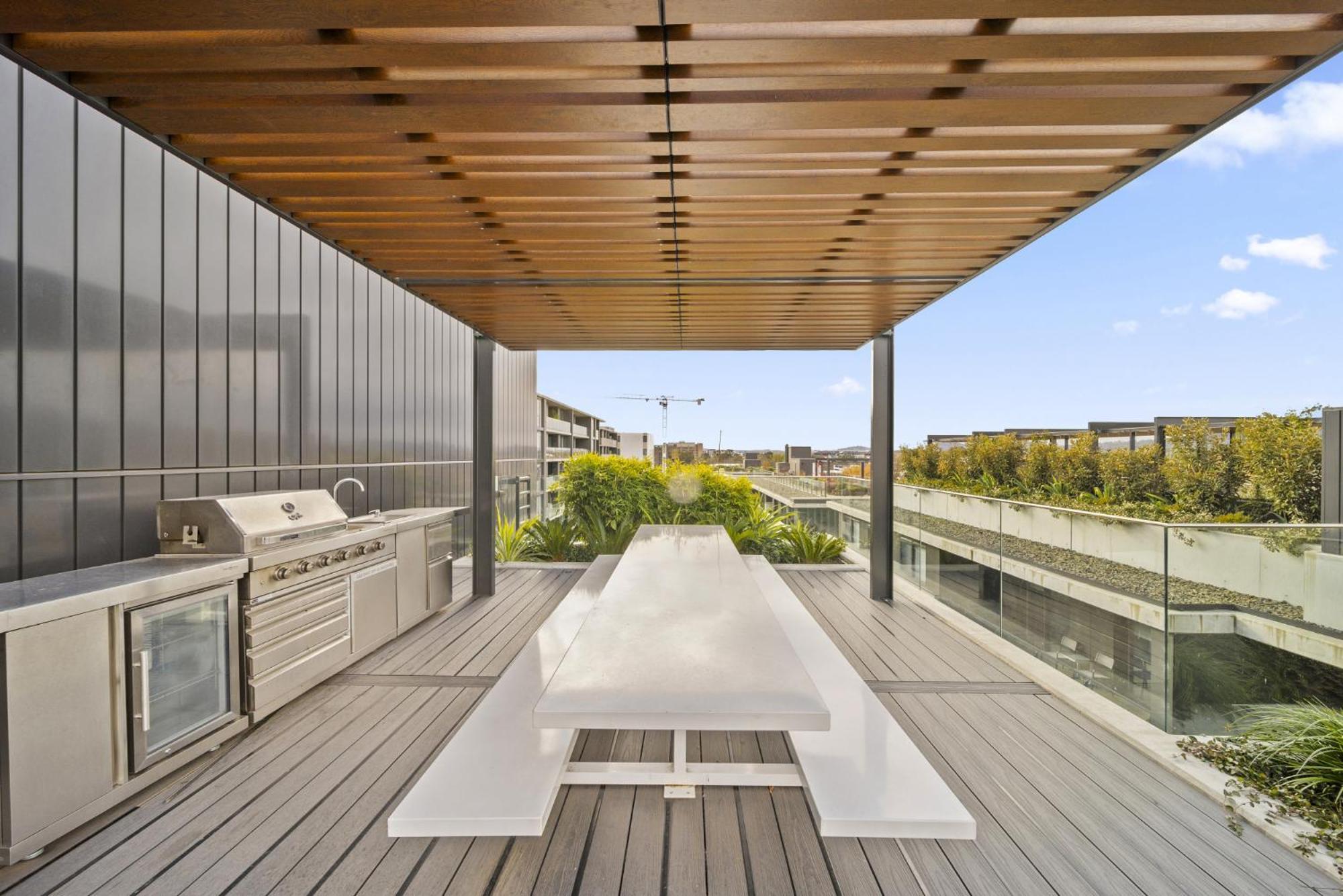 Apartment Sleek Inner-city 2-bed With Swimming Pool & Bbq Canberra