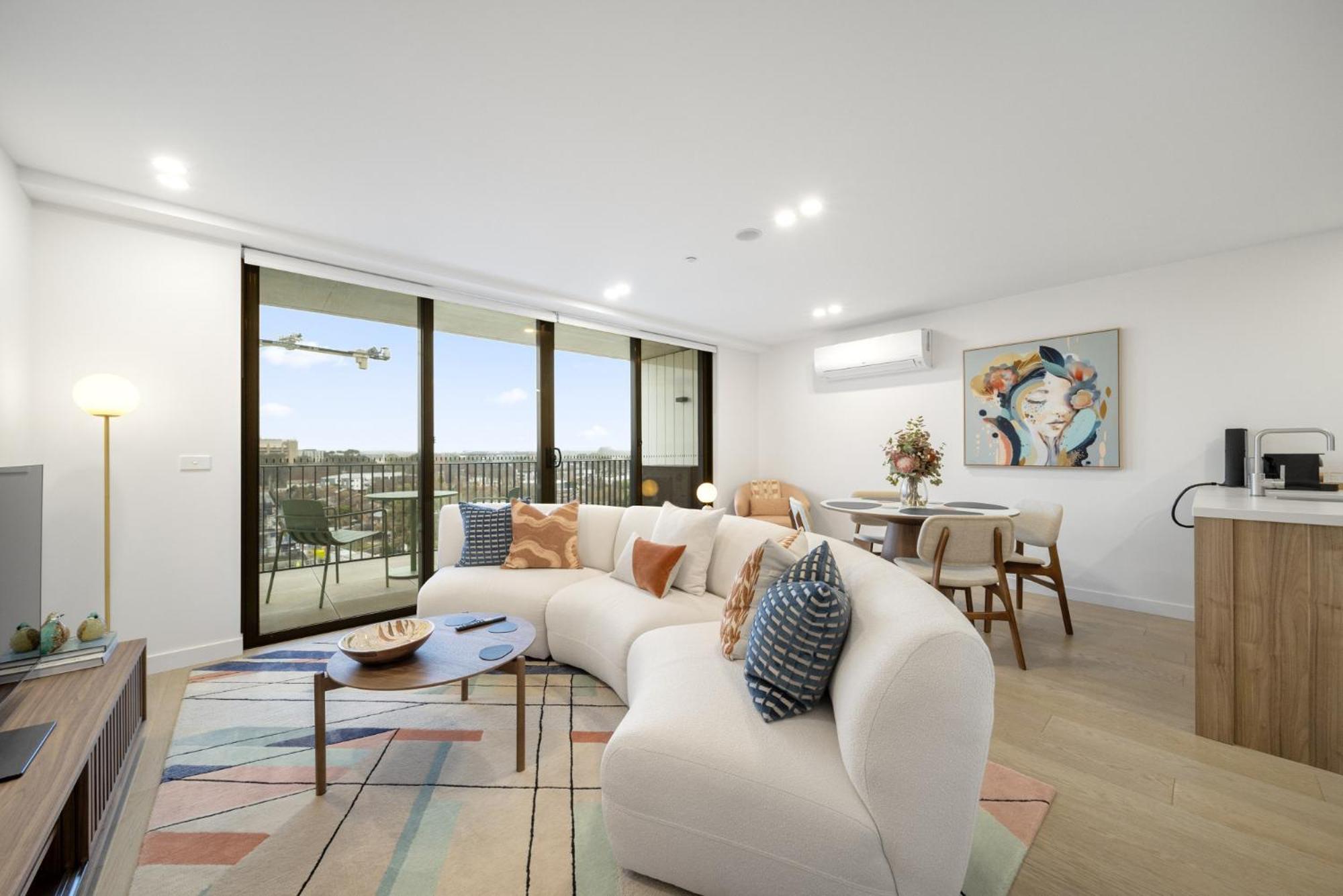 Sleek Inner-city 2-bed With Swimming Pool & Bbq