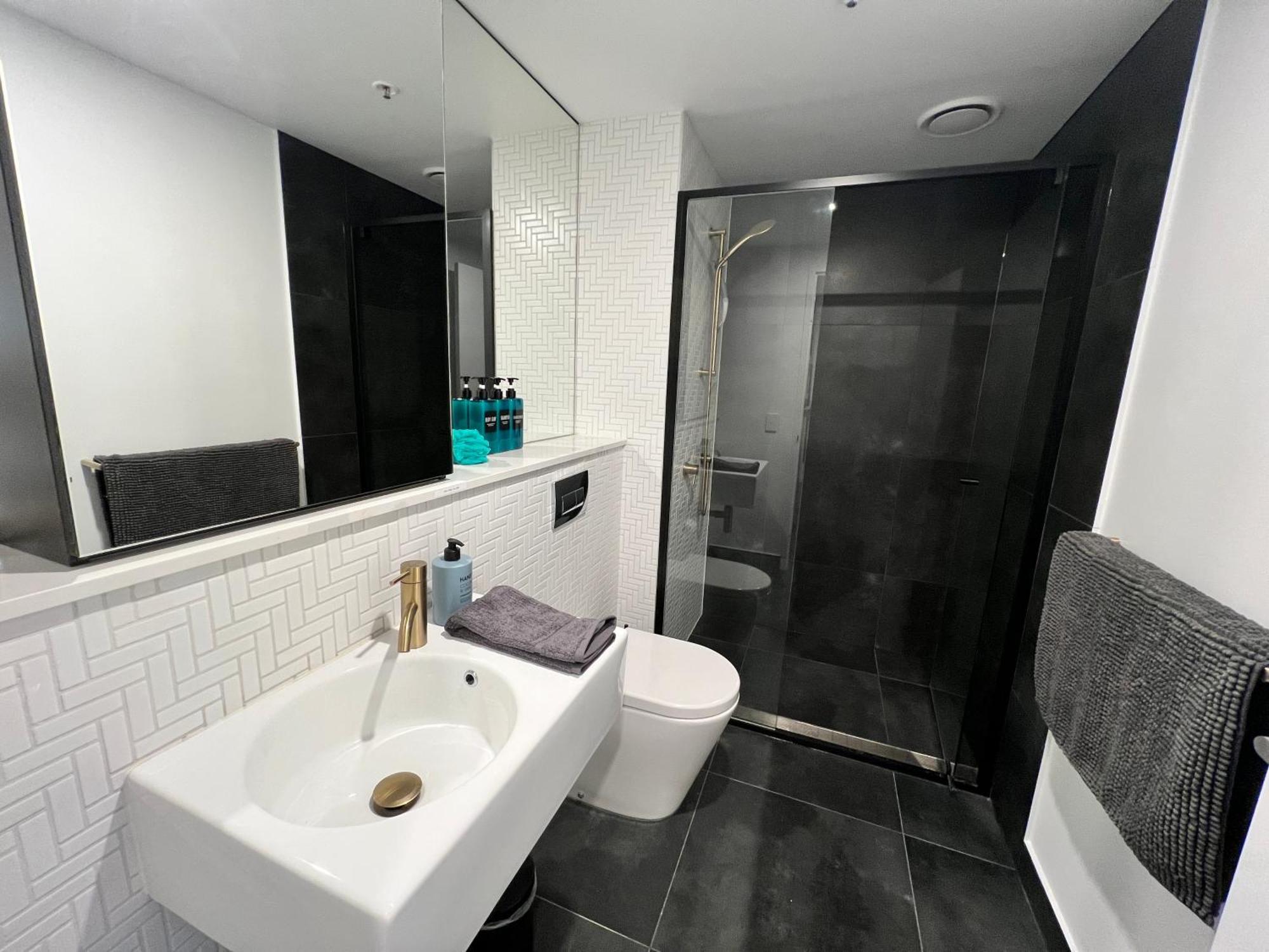 Midnight Luxe 2br 2bath 2car 528 In The Heart Of Braddon Pool Sauna Gym Secure Parking Wifi Wine Canberra