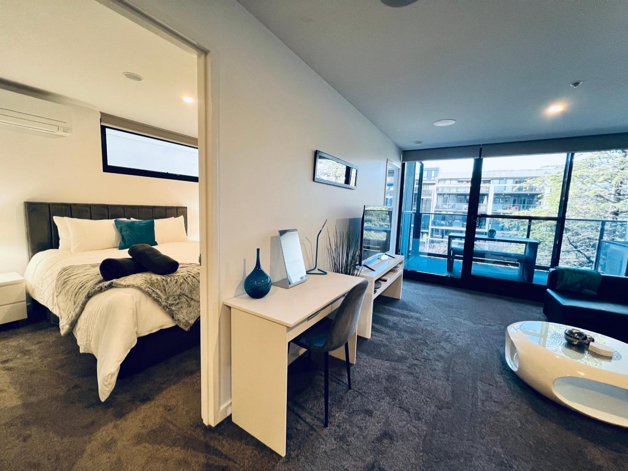 Apartment Midnight Luxe 2br 2bath 2car 528 In The Heart Of Braddon Pool Sauna Gym Secure Parking Wifi Wine