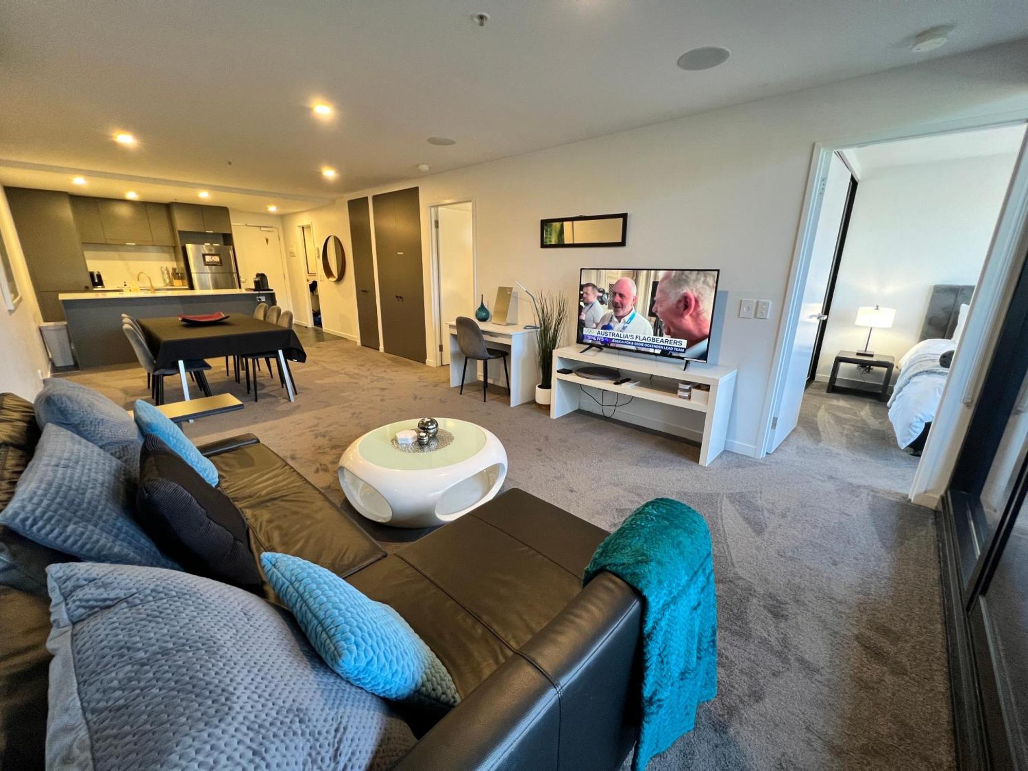 Midnight Luxe 2br 2bath 2car 528 In The Heart Of Braddon Pool Sauna Gym Secure Parking Wifi Wine *
