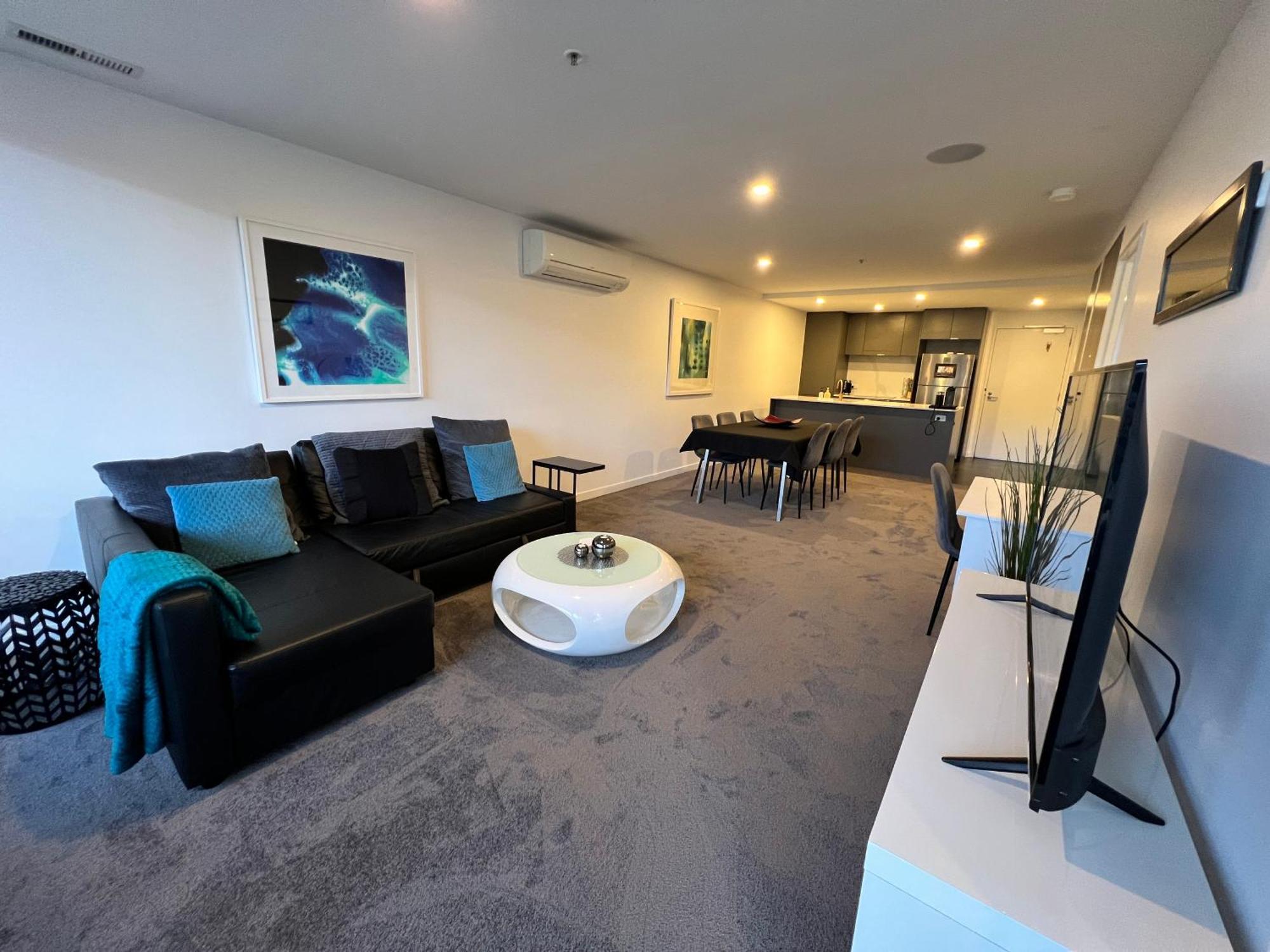 Midnight Luxe 2br 2bath 2car 528 In The Heart Of Braddon Pool Sauna Gym Secure Parking Wifi Wine * Canberra