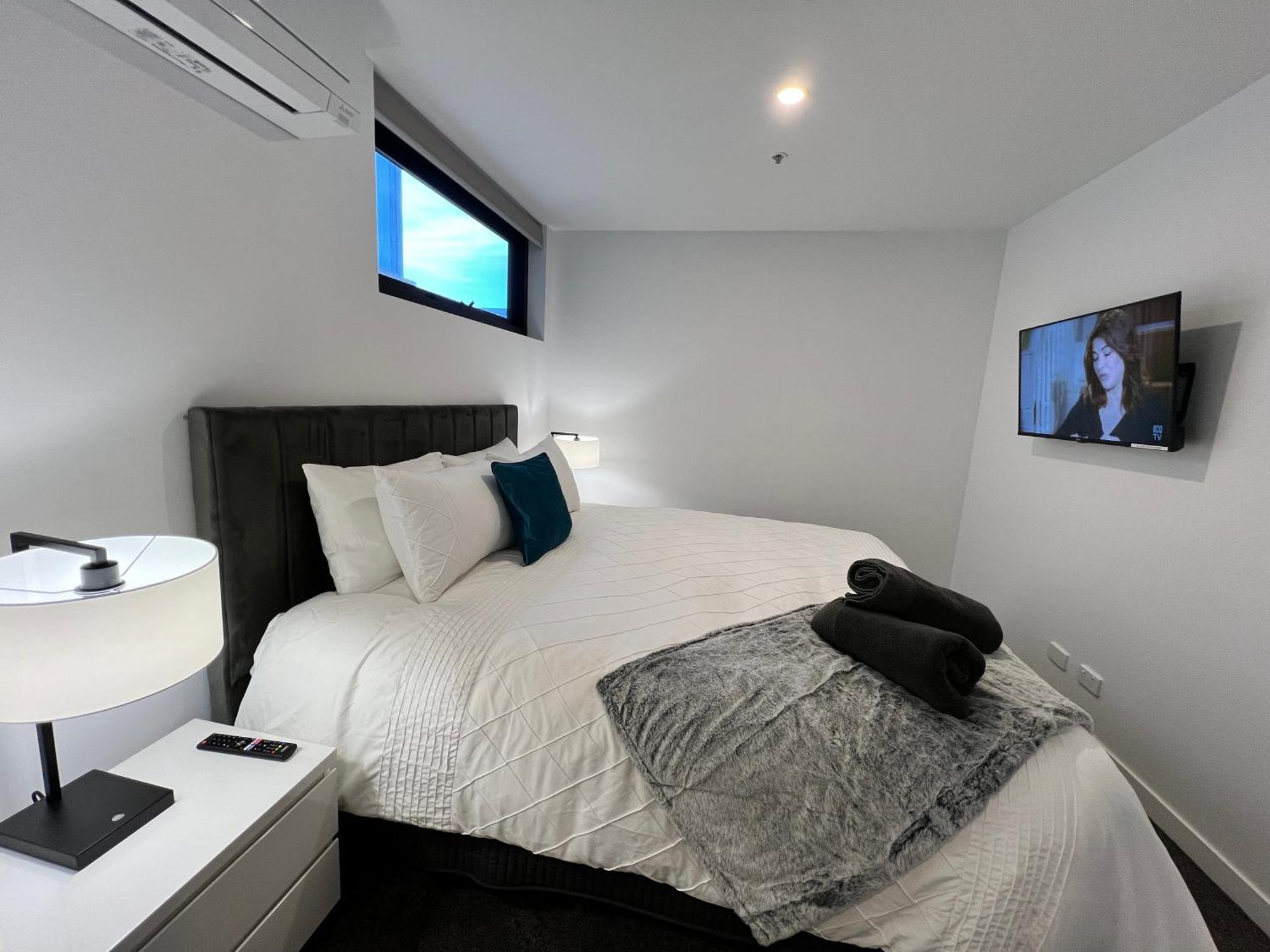 Apartment Midnight Luxe 2br 2bath 2car 528 In The Heart Of Braddon Pool Sauna Gym Secure Parking Wifi Wine *