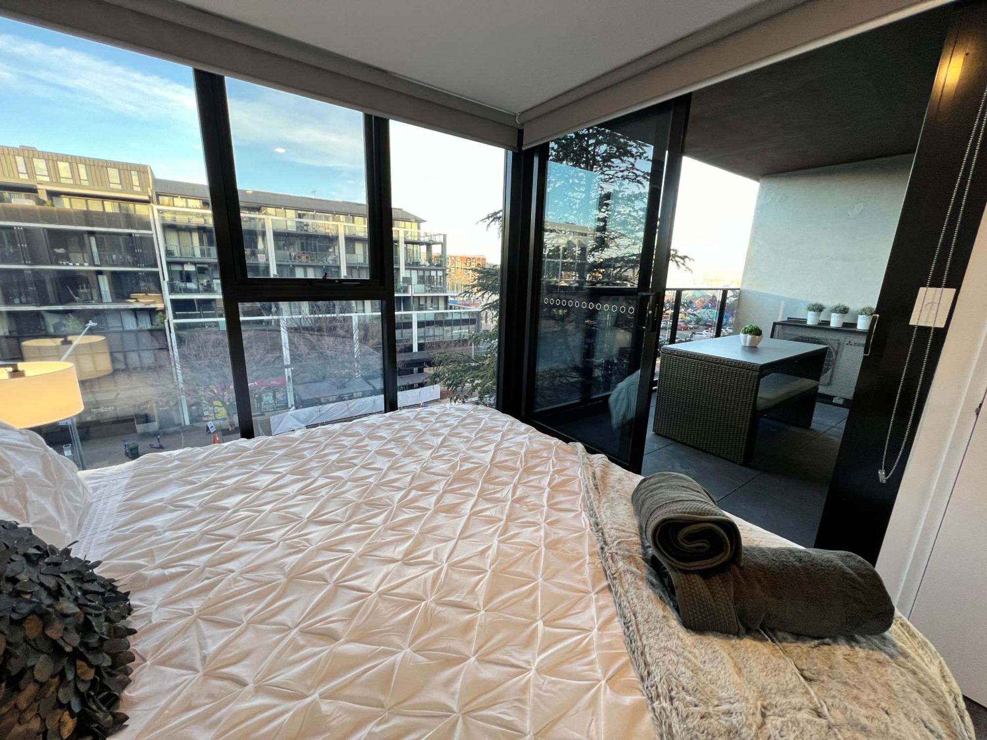 Midnight Luxe 2br 2bath 2car 528 In The Heart Of Braddon Pool Sauna Gym Secure Parking Wifi Wine Canberra