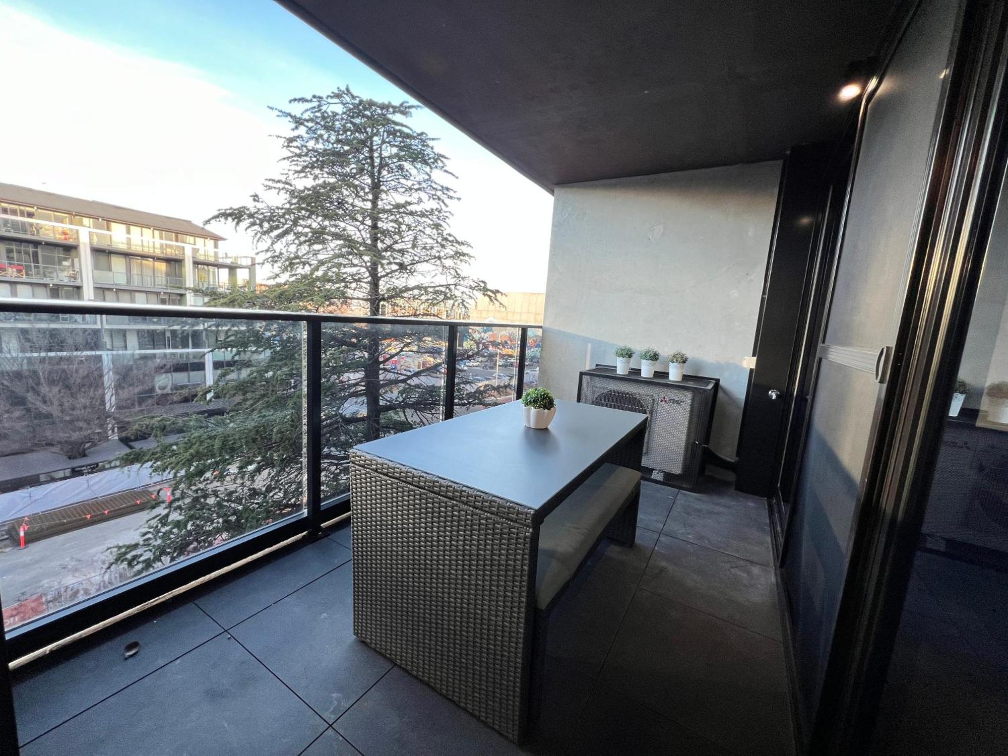 Midnight Luxe 2br 2bath 2car 528 In The Heart Of Braddon Pool Sauna Gym Secure Parking Wifi Wine Apartment Canberra