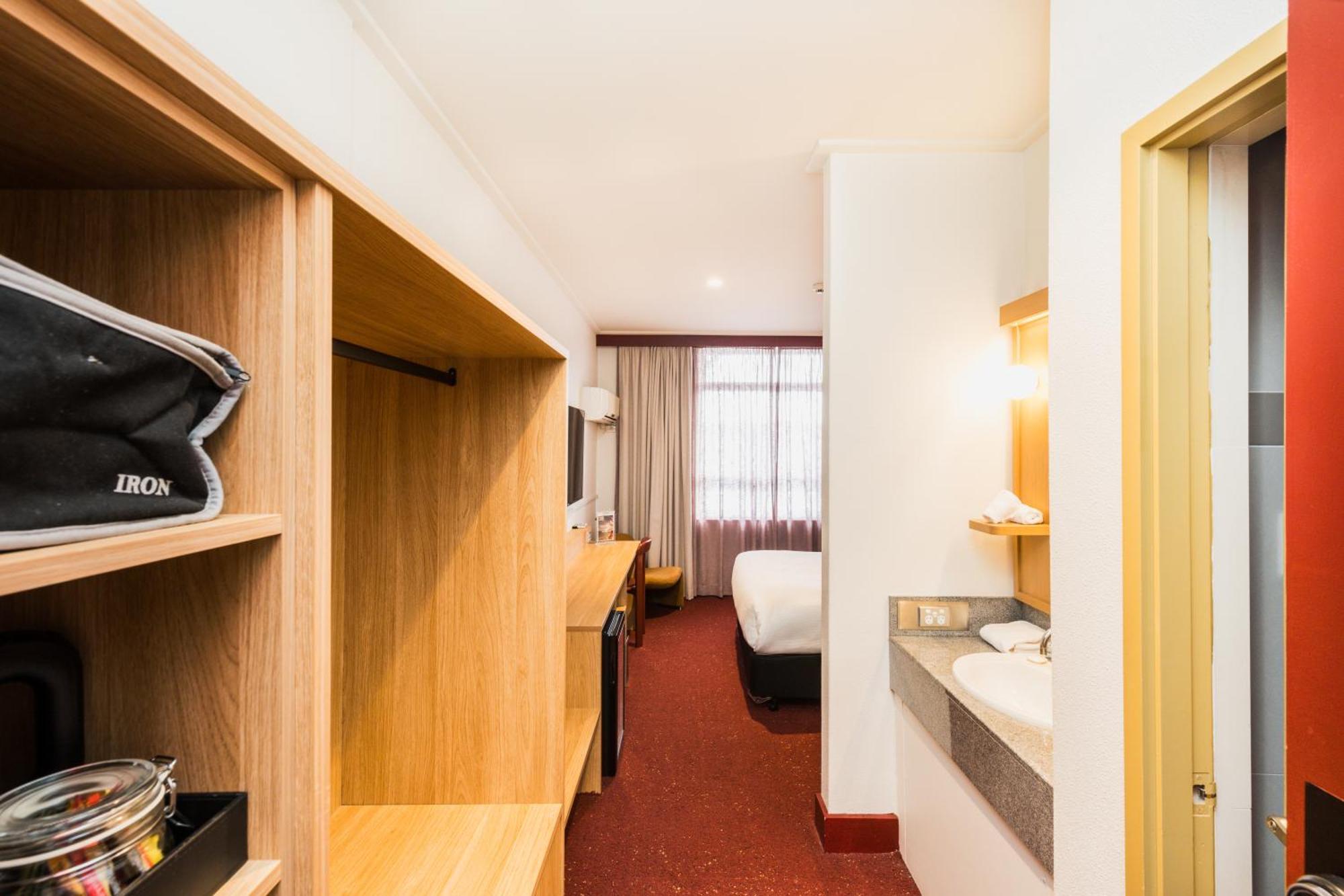 Statesman Motel 3*