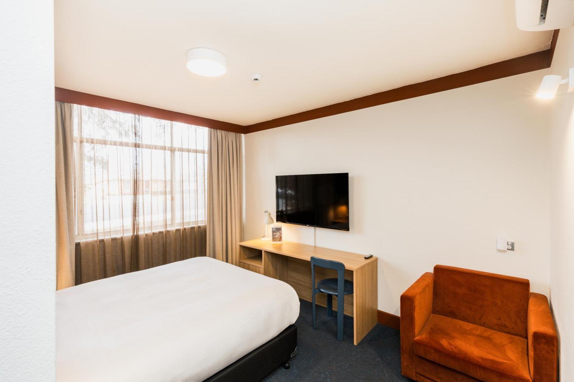 Motel Statesman