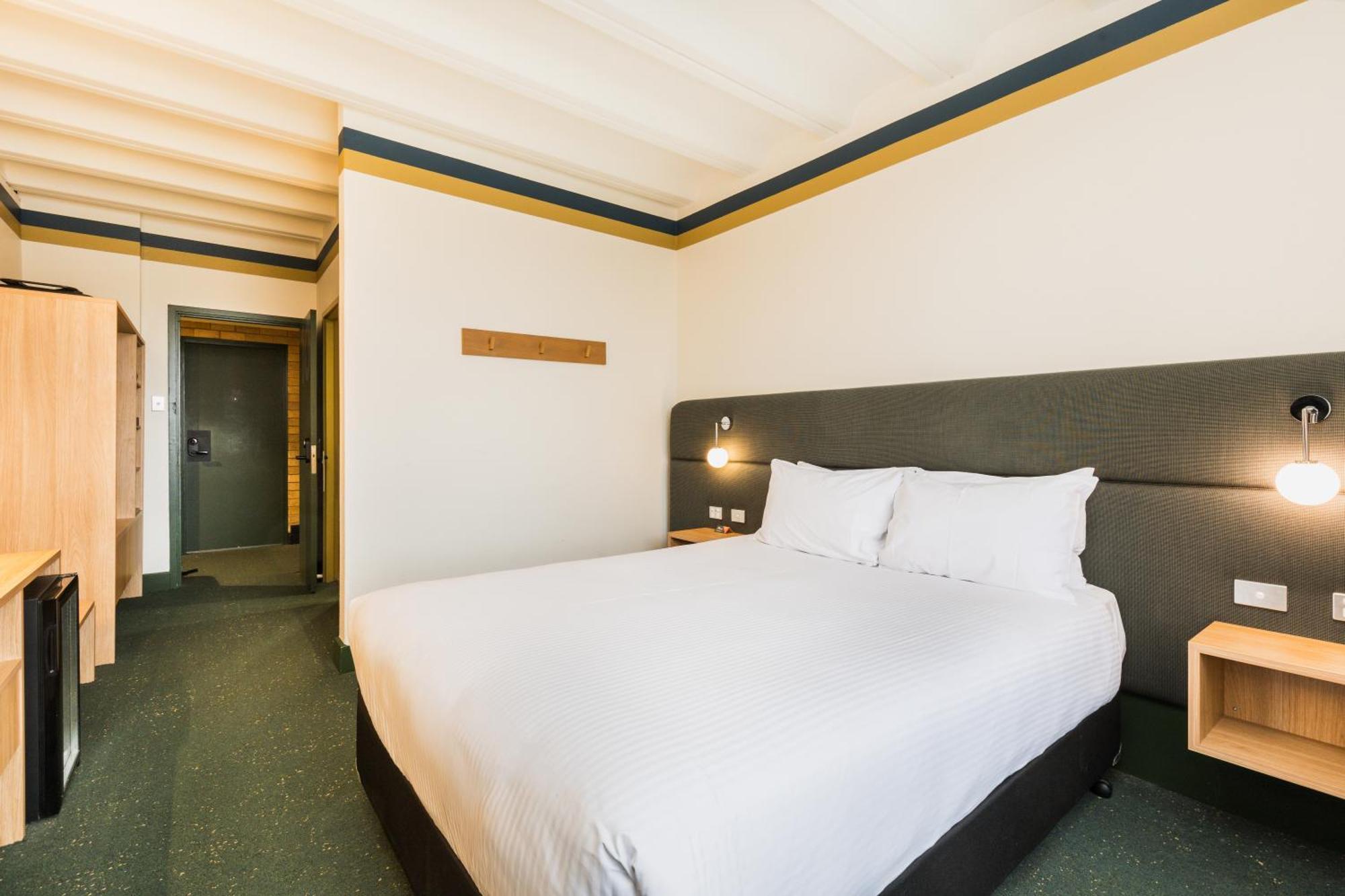 Statesman Motel