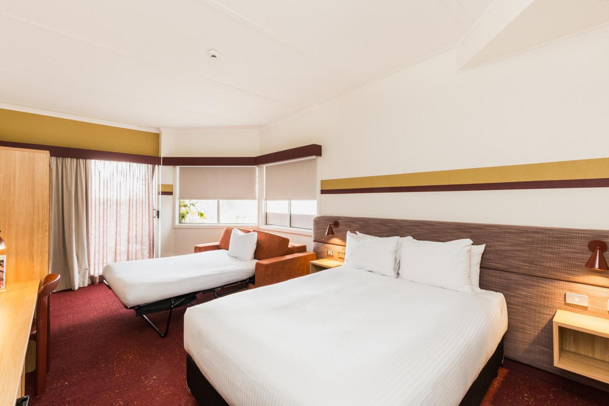 Statesman Motel 3*