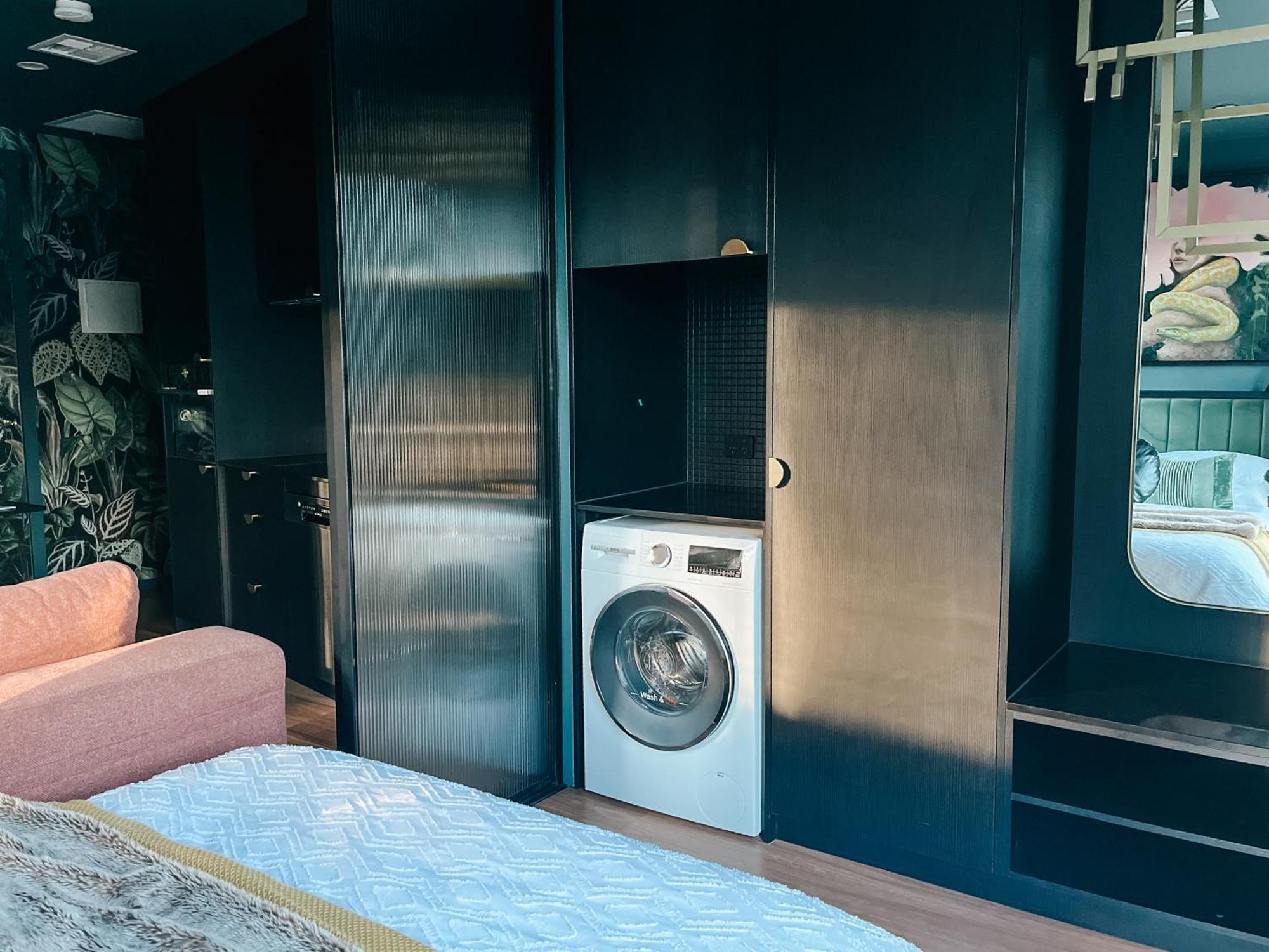 Braddon - Themed Micro In Canberra's Trendiest Neighborhood Apartment *