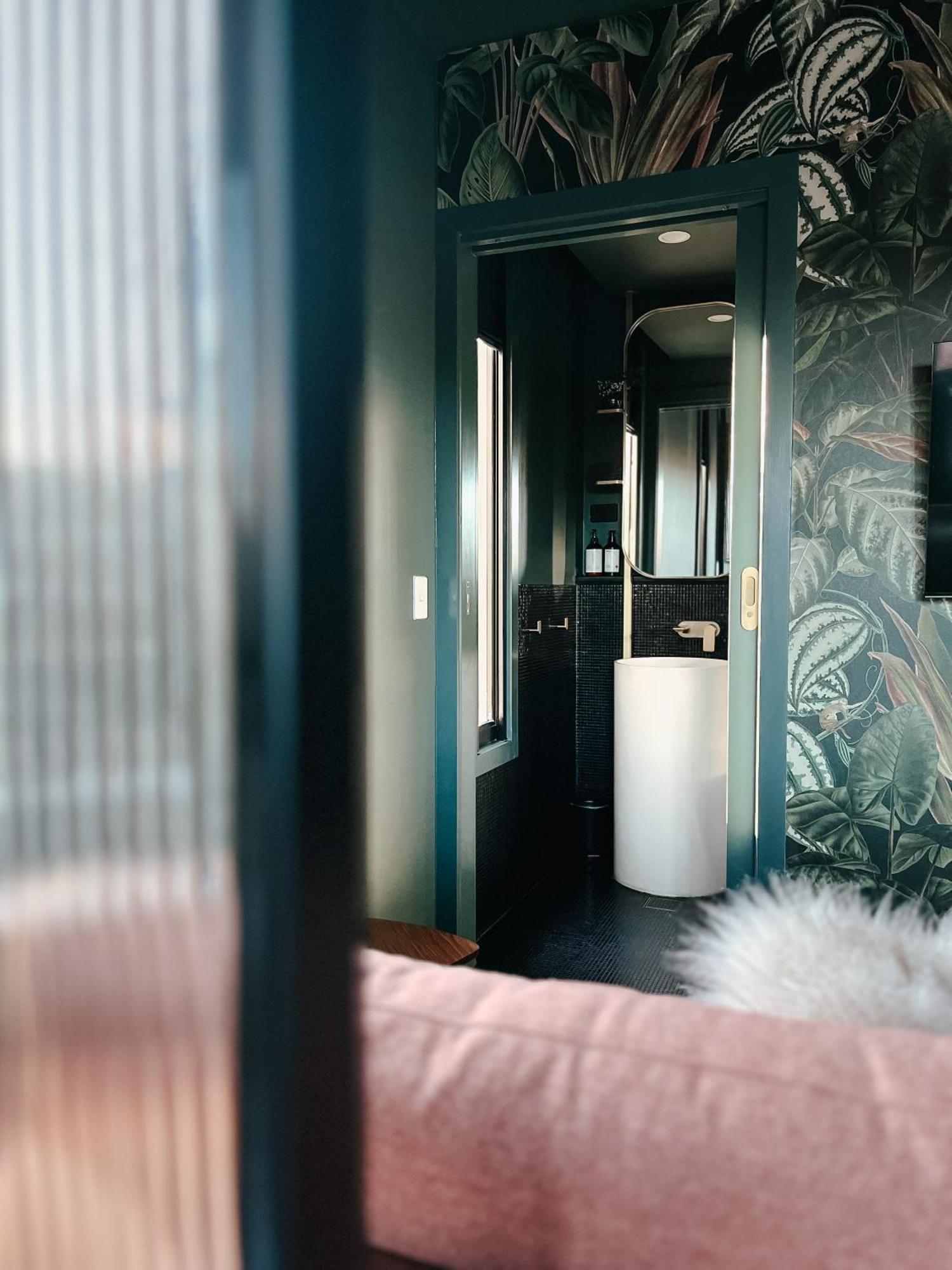 Braddon - Themed Micro In Canberra's Trendiest Neighborhood Apartment Canberra