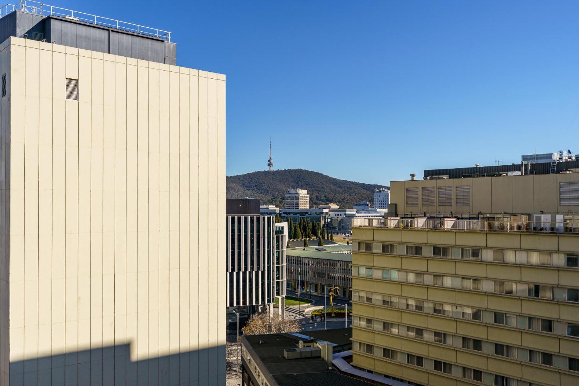 Contemporary 2br Retreat In The Heart Of Civic Canberra