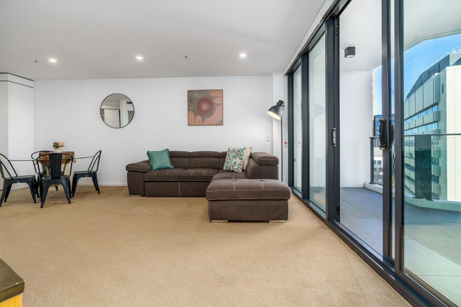Contemporary 2br Retreat In The Heart Of Civic Apartment