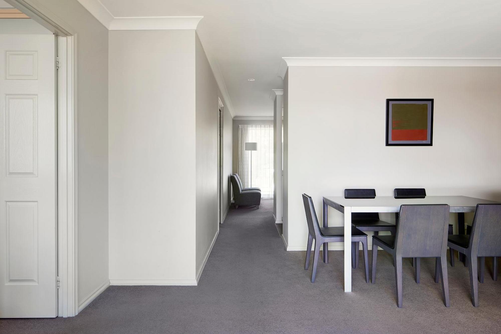 Pinnacle Aparthotel Canberra