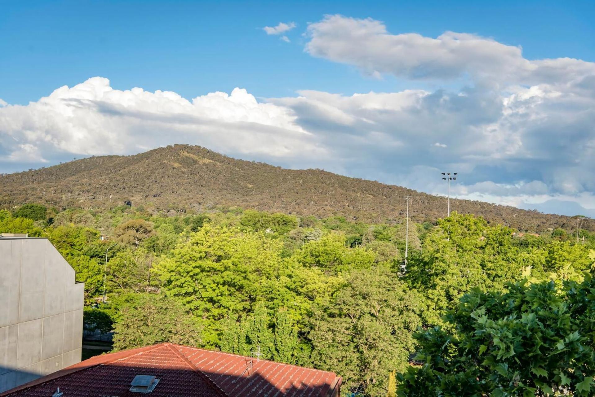 Awesome Brooklyn Inspired With Views Of Mt Ainsley