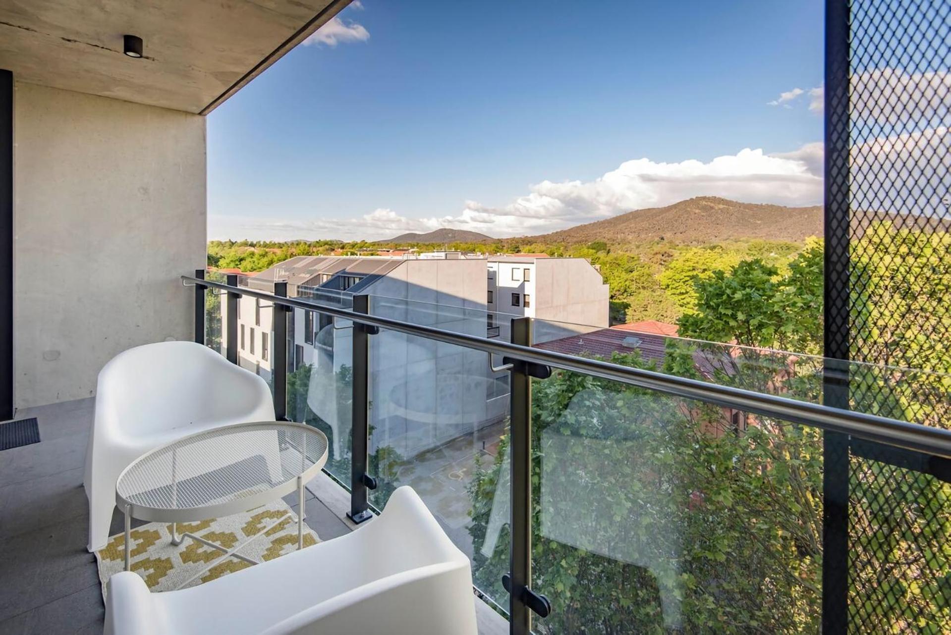 Awesome Brooklyn Inspired With Views Of Mt Ainsley *