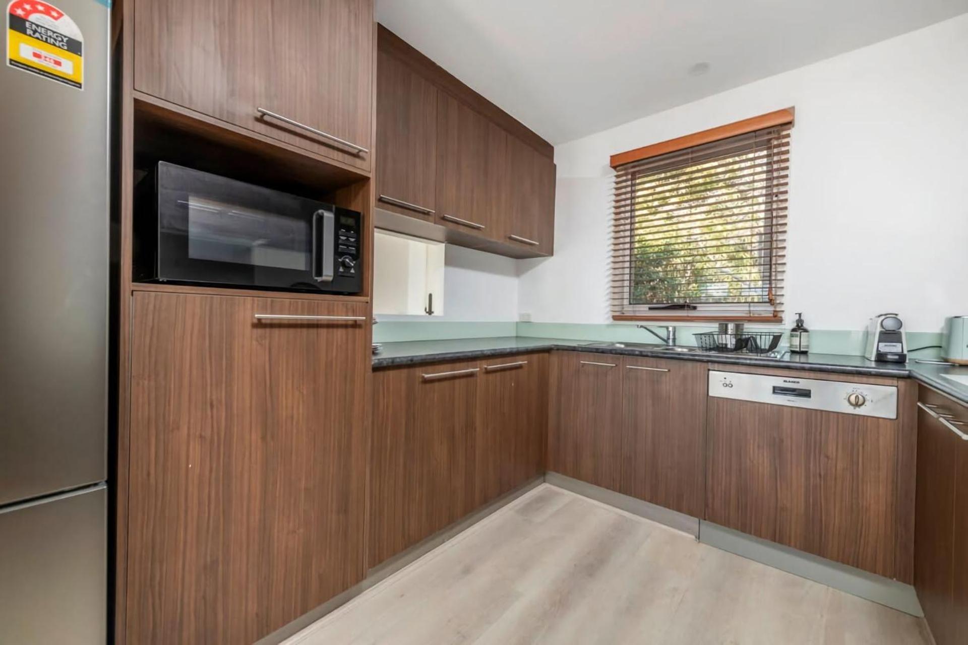 Apartment Beautiful 3 Bedroom Townhouse Located In Dickson