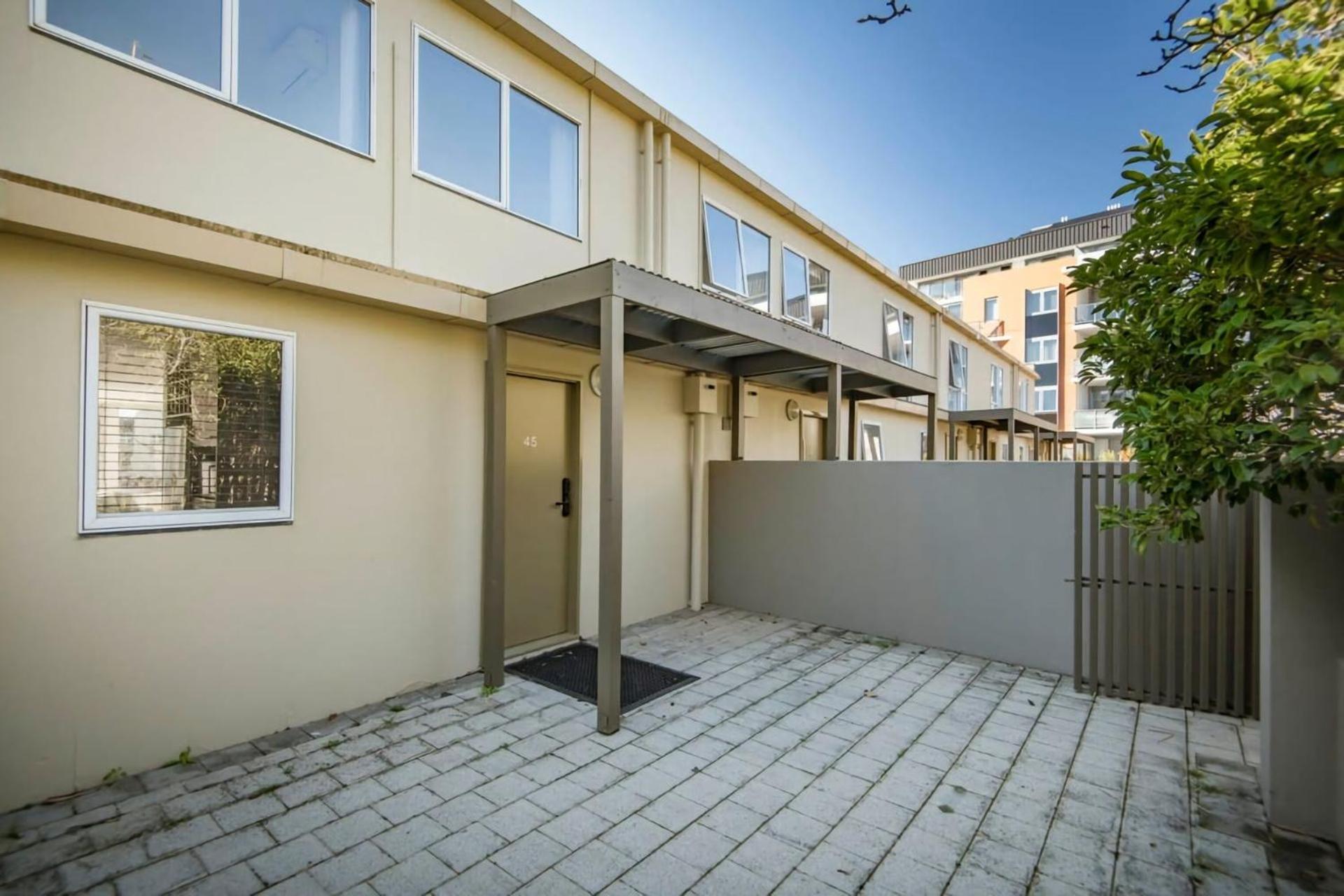Beautiful 3 Bedroom Townhouse Located In Dickson Canberra