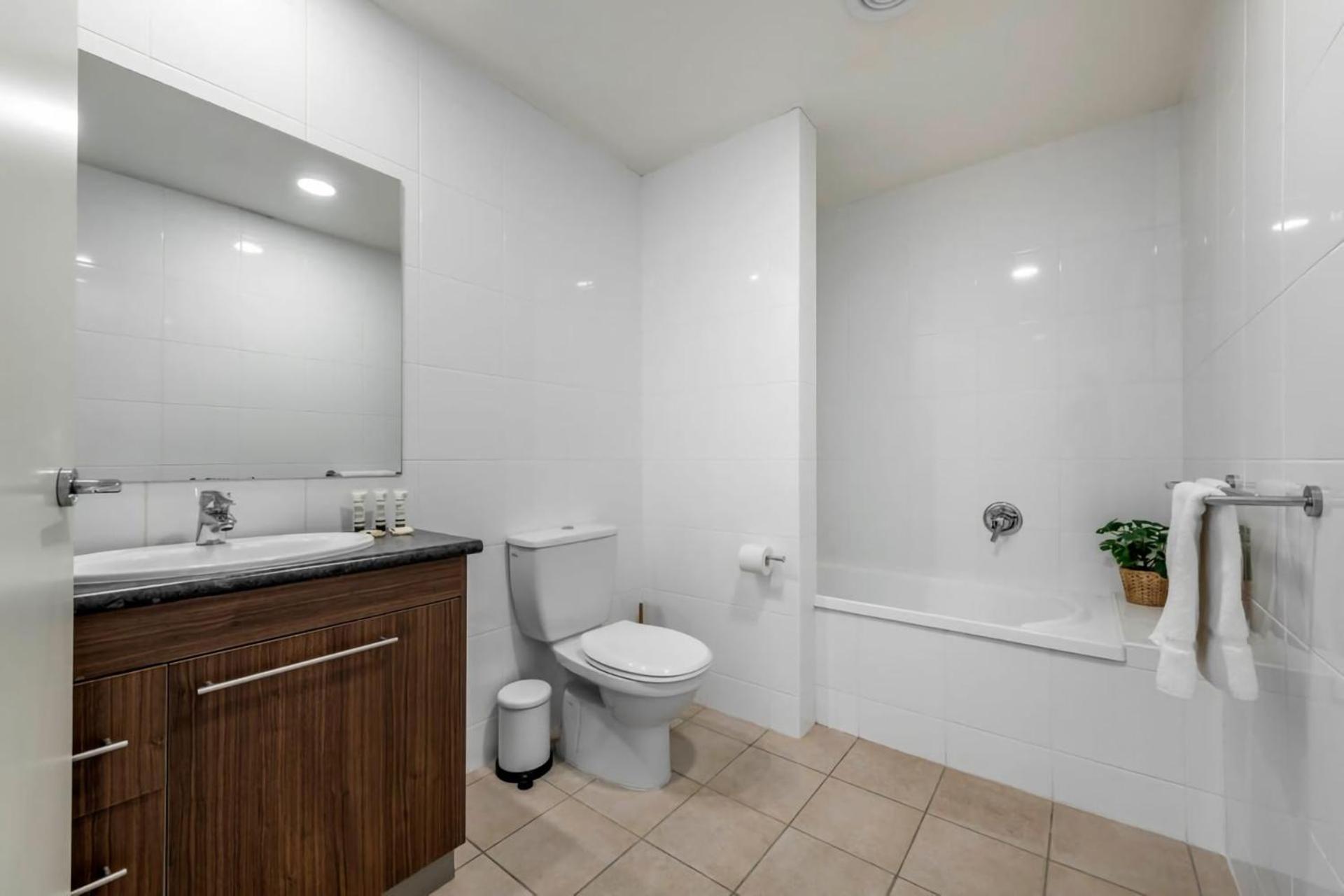 Beautiful 3 Bedroom Townhouse Located In Dickson * Canberra